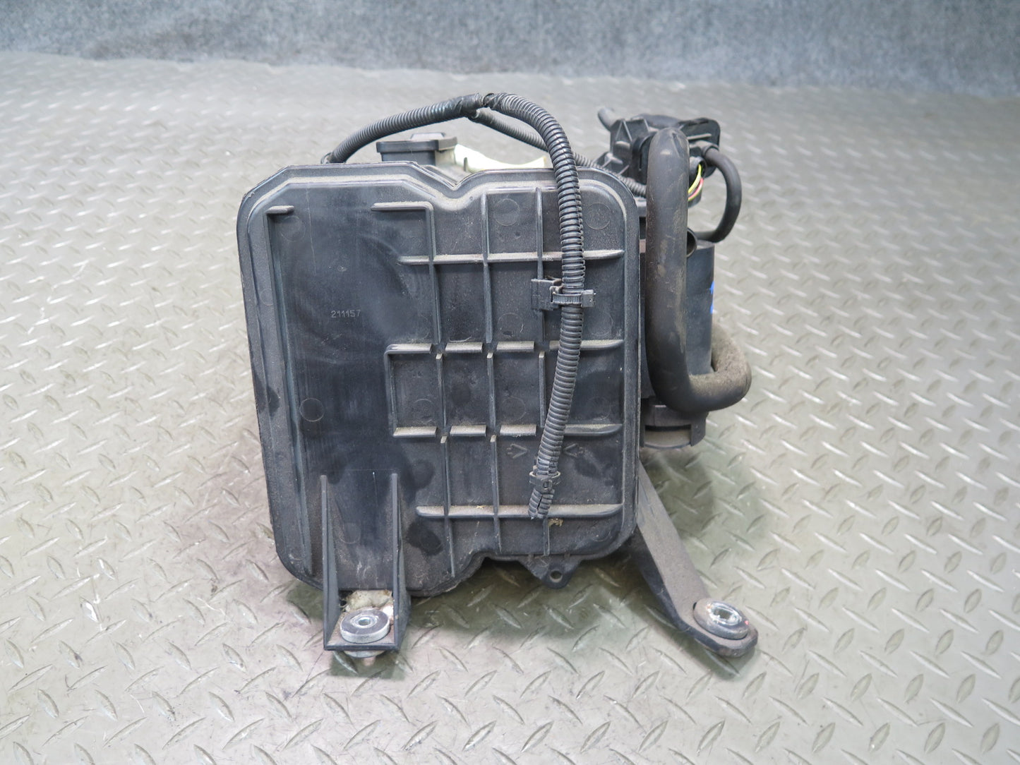 2008-2010 Porsche Cayenne 957 Fuel Evap Vapor Charcoal Canister 7L0201801AA