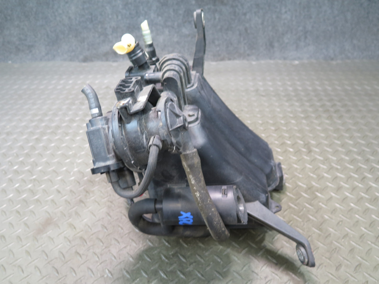 2008-2010 Porsche Cayenne 957 Fuel Evap Vapor Charcoal Canister 7L0201801AA