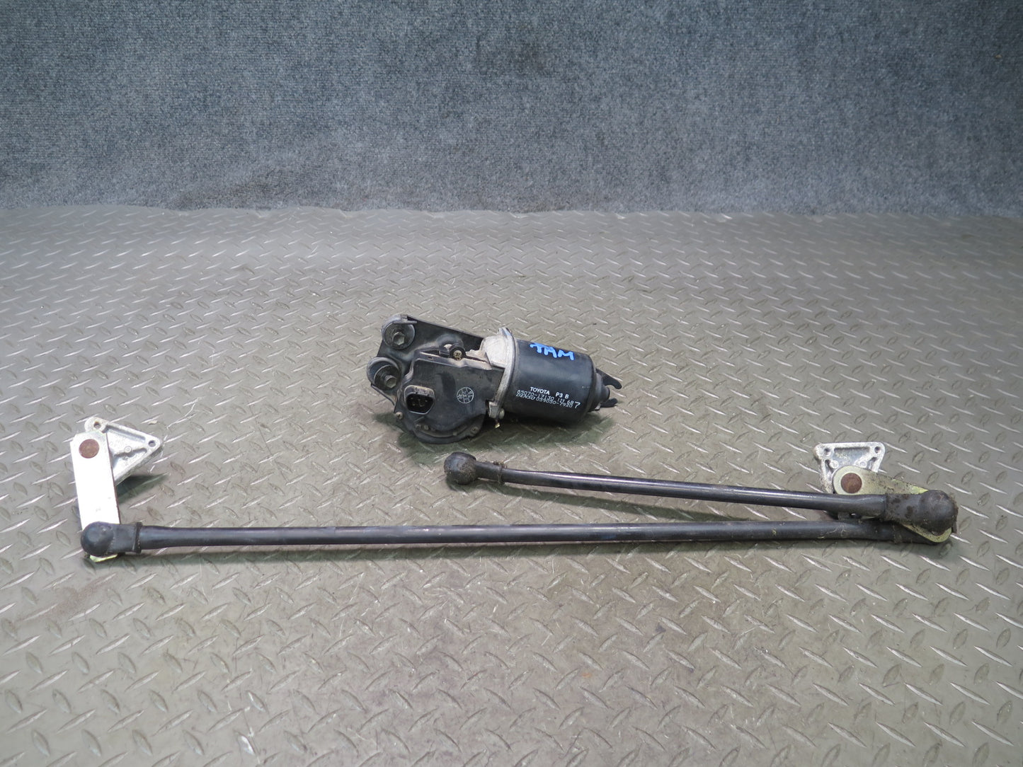 00-05 Toyota MR2 Spyder ZZW30L Windshield Wiper Transmission Linkage w Motor OEM