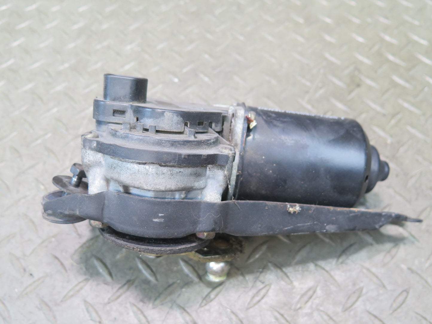 00-05 Toyota MR2 Spyder ZZW30L Windshield Wiper Transmission Linkage w Motor OEM