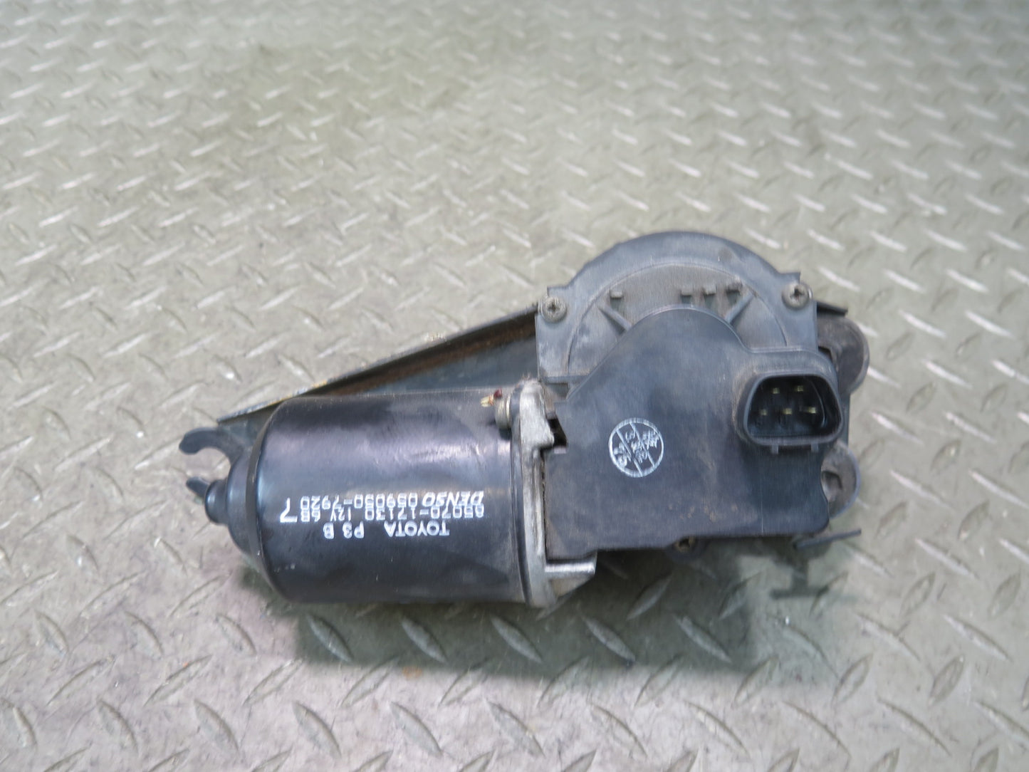 00-05 Toyota MR2 Spyder ZZW30L Windshield Wiper Transmission Linkage w Motor OEM