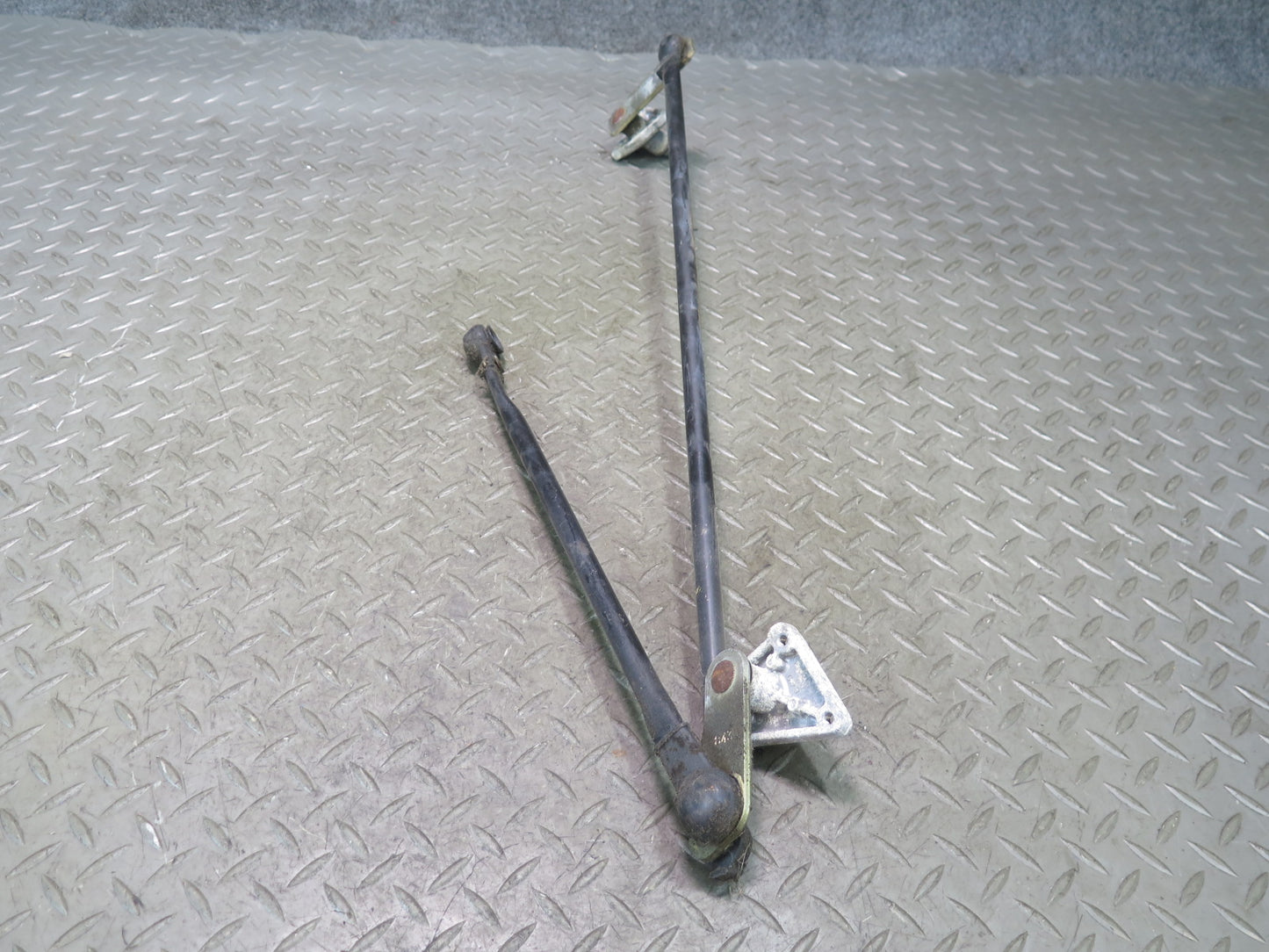 00-05 Toyota MR2 Spyder ZZW30L Windshield Wiper Transmission Linkage w Motor OEM