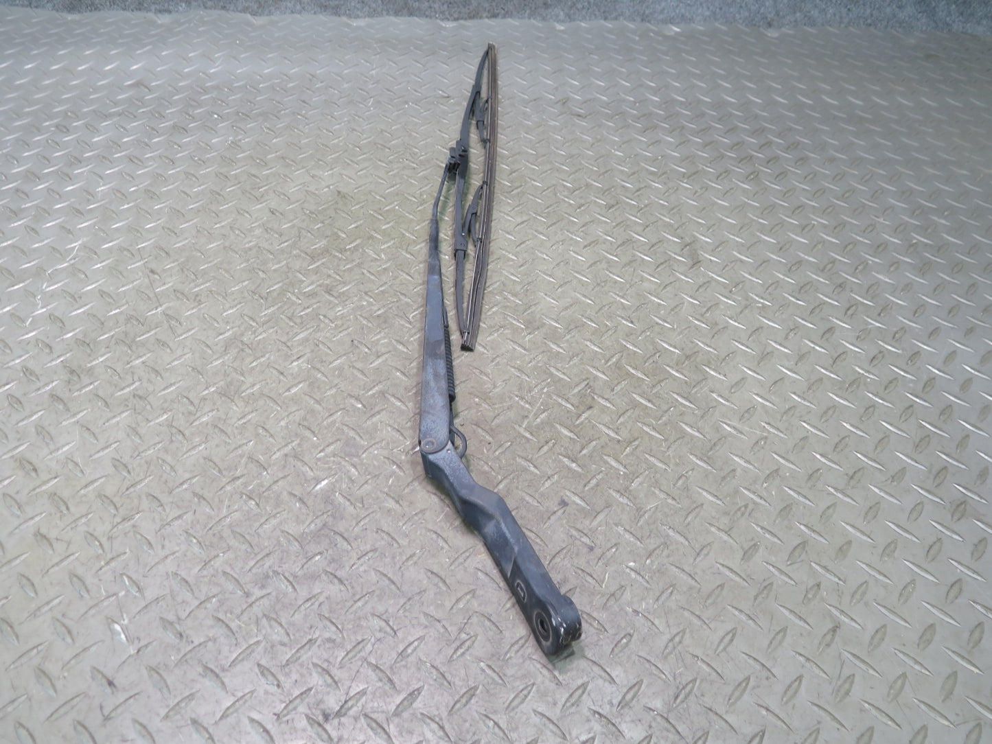 00-05 Toyota MR2 Spyder ZZW30L Set of 2 Front Left & Right Wiper Arm OEM