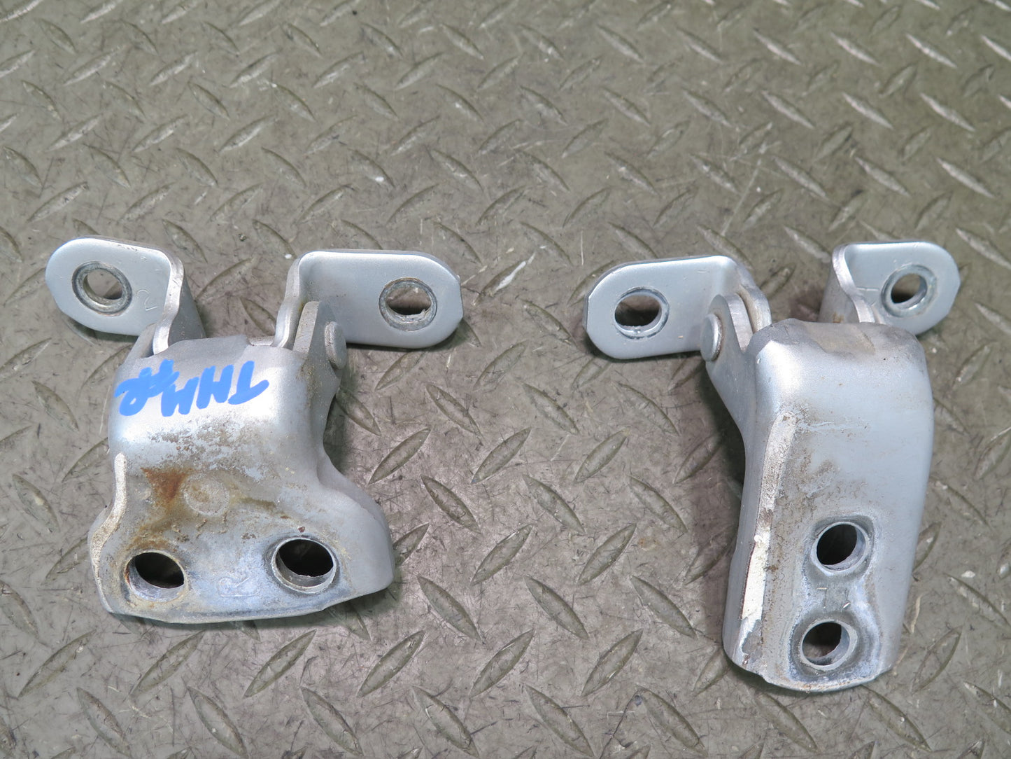 00-05 Toyota MR2 Spyder ZZW30L Set of 2 Right Door Upper & Lower Hinge OEM
