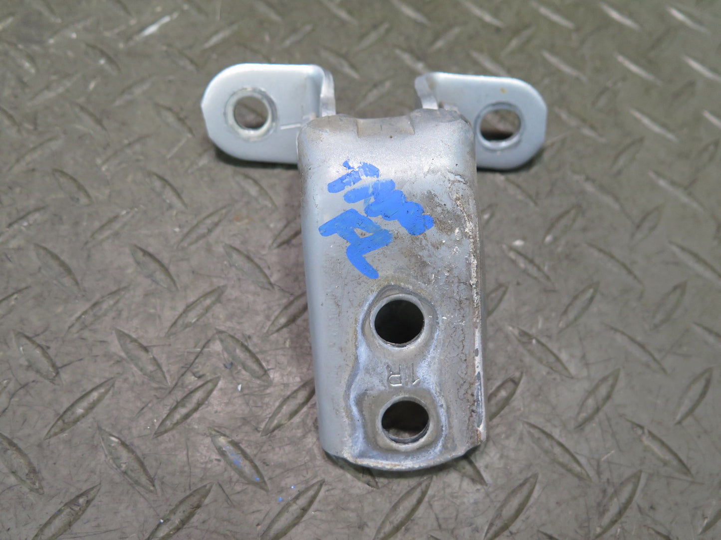 00-05 Toyota MR2 Spyder ZZW30L Set of 2 Left Door Upper & Lower Hinge OEM