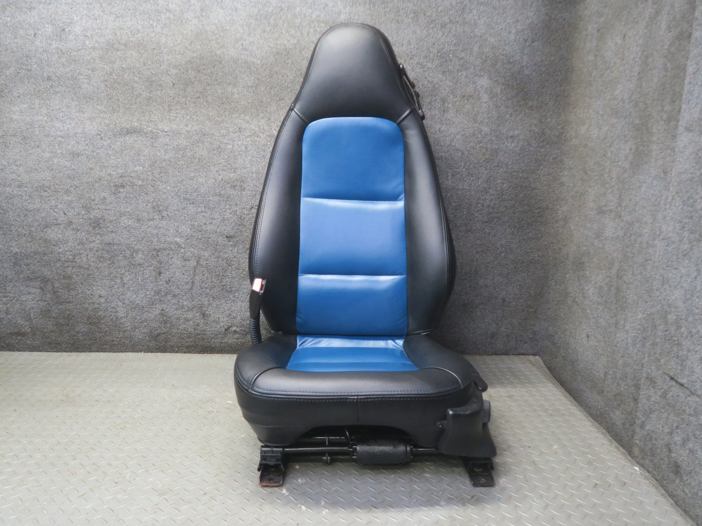 01-02 BMW E36/7 Z3 Front Right & Left Side Heated Leather Seat Set of 2 OEM