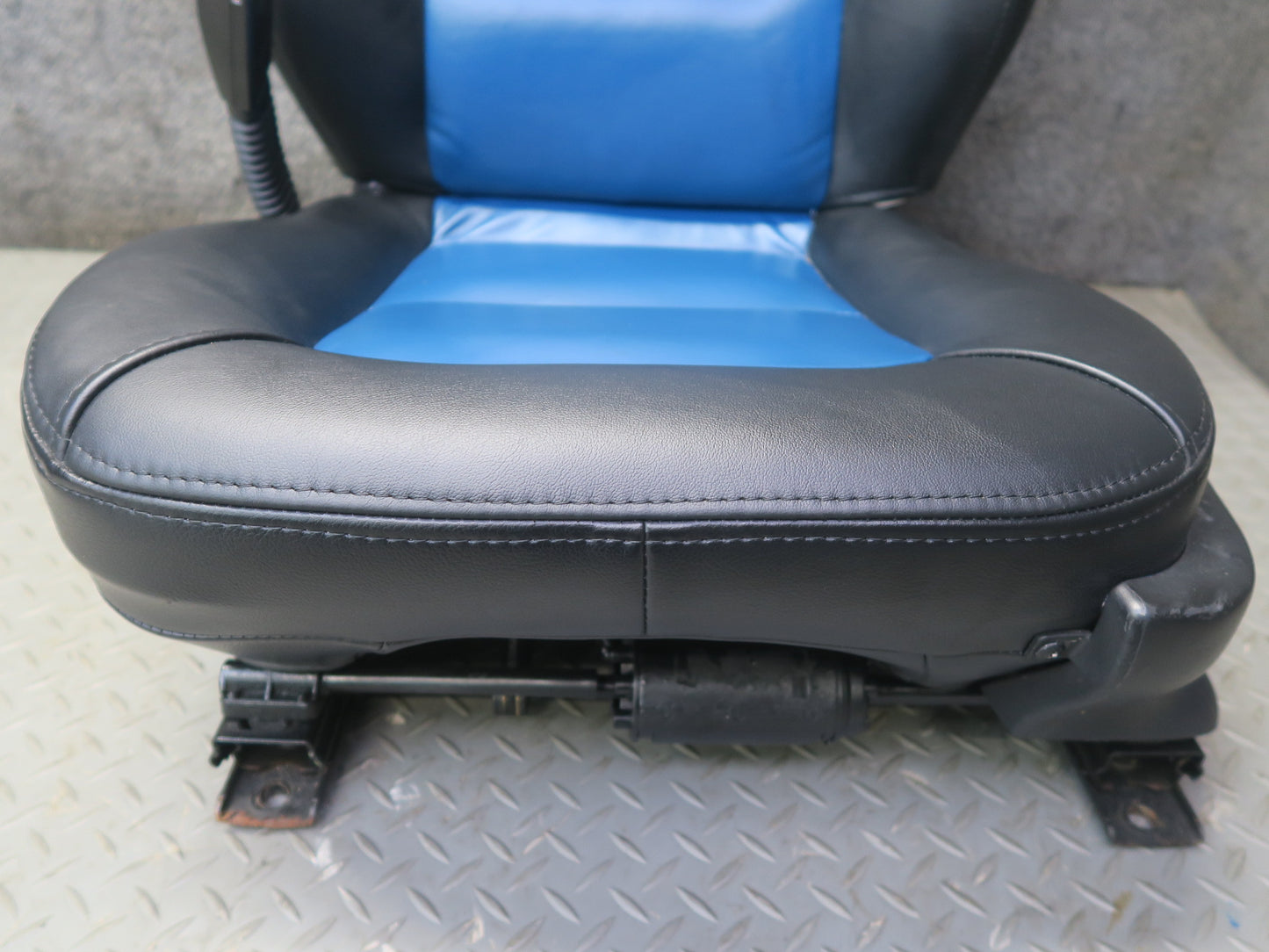 01-02 BMW E36/7 Z3 Front Right & Left Side Heated Leather Seat Set of 2 OEM