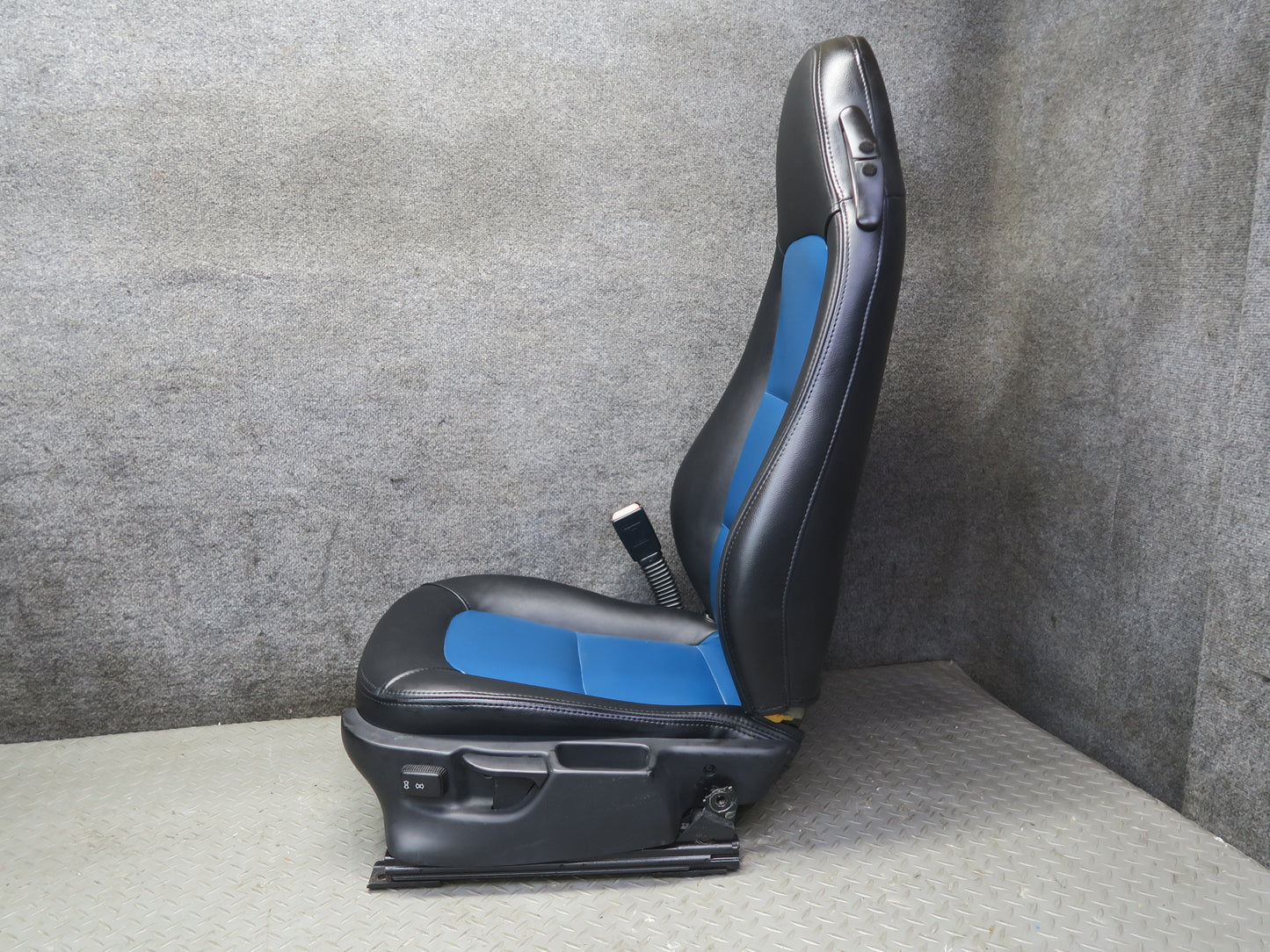 01-02 BMW E36/7 Z3 Front Right & Left Side Heated Leather Seat Set of 2 OEM