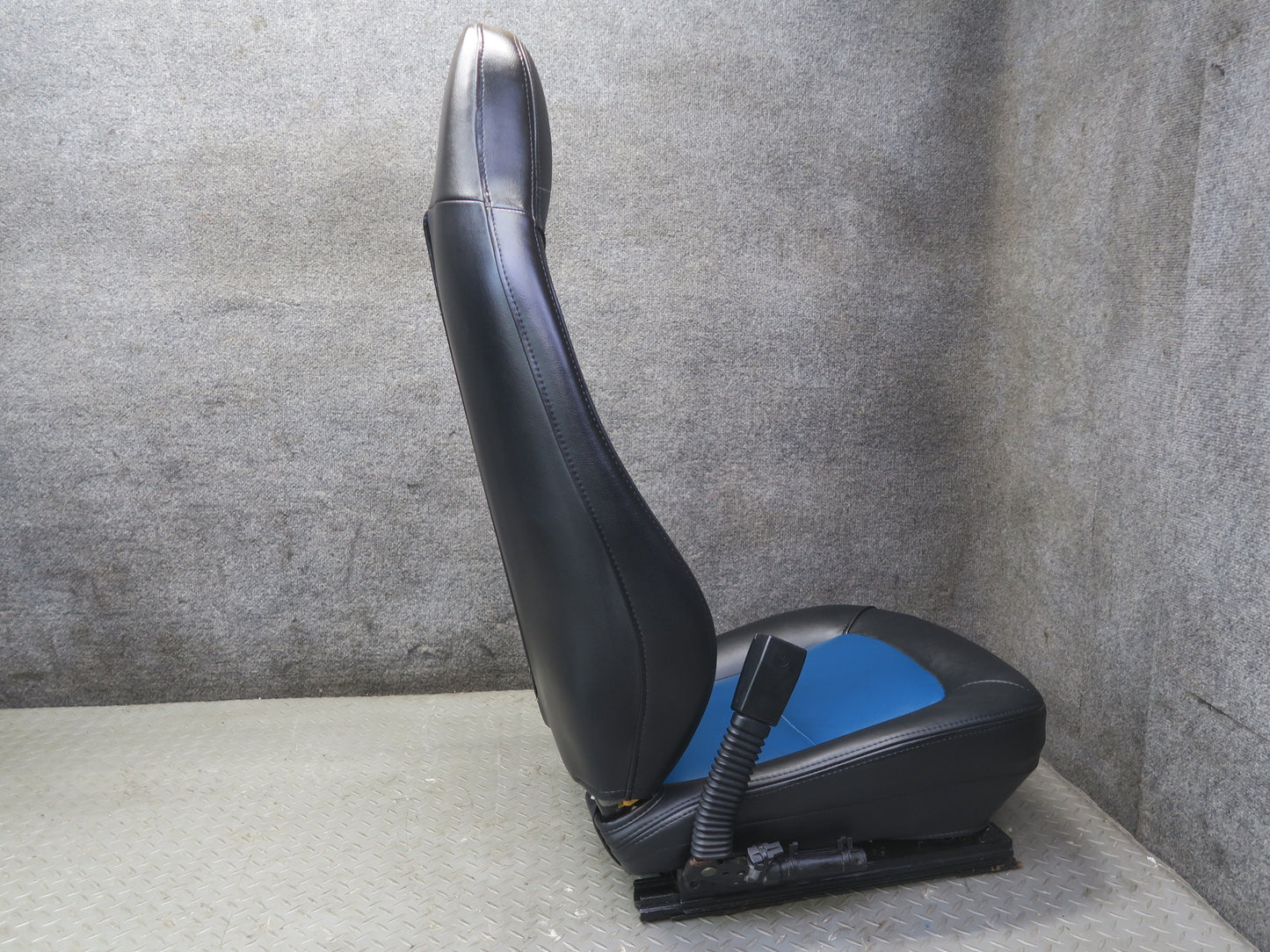 01-02 BMW E36/7 Z3 Front Right & Left Side Heated Leather Seat Set of 2 OEM