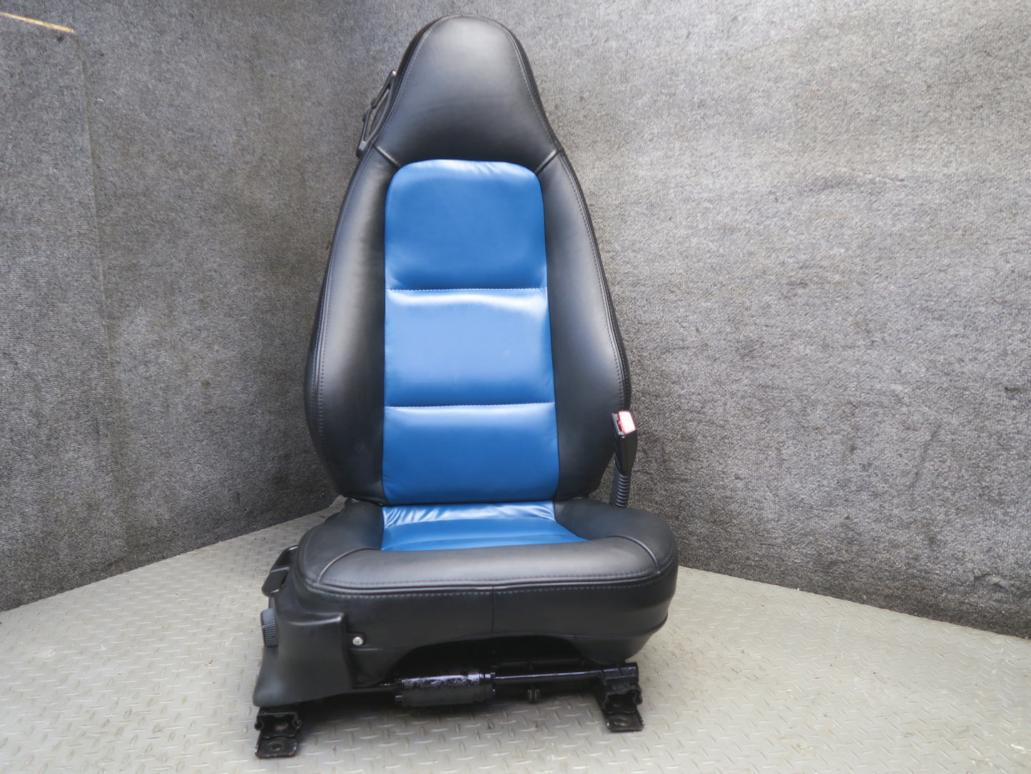 01-02 BMW E36/7 Z3 Front Right & Left Side Heated Leather Seat Set of 2 OEM