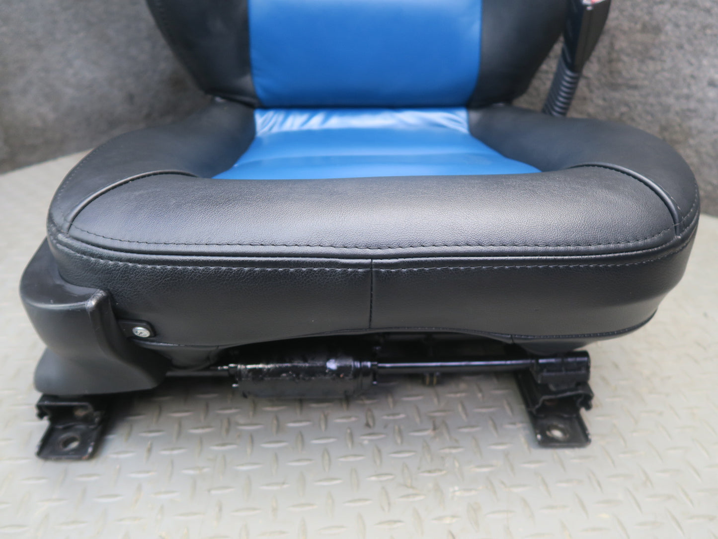 01-02 BMW E36/7 Z3 Front Right & Left Side Heated Leather Seat Set of 2 OEM