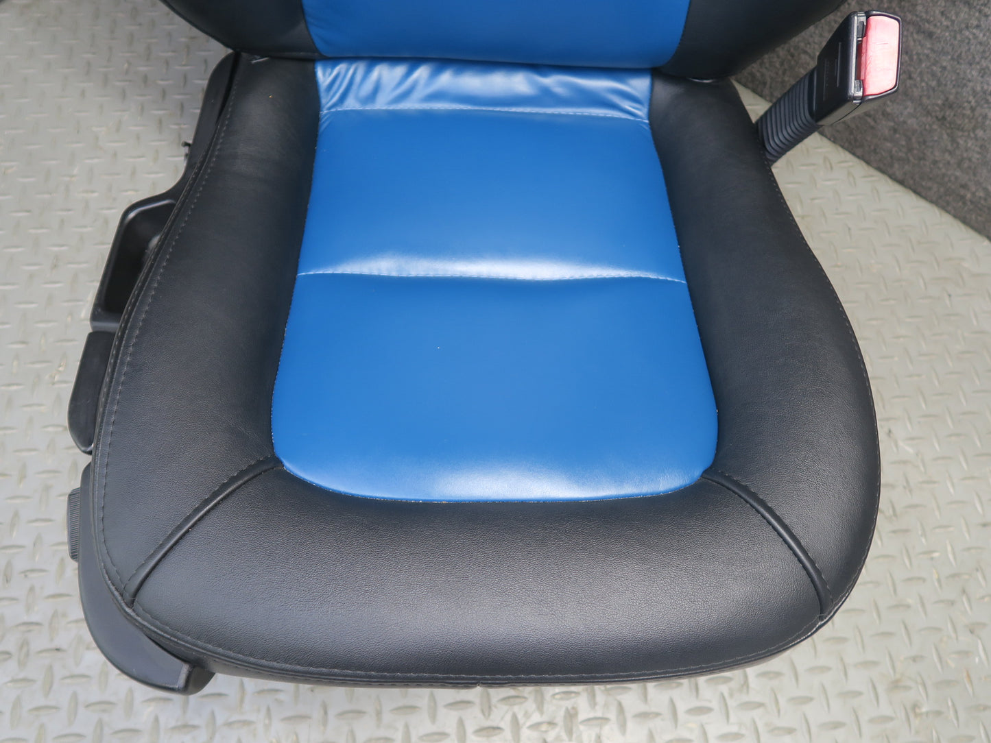 01-02 BMW E36/7 Z3 Front Right & Left Side Heated Leather Seat Set of 2 OEM