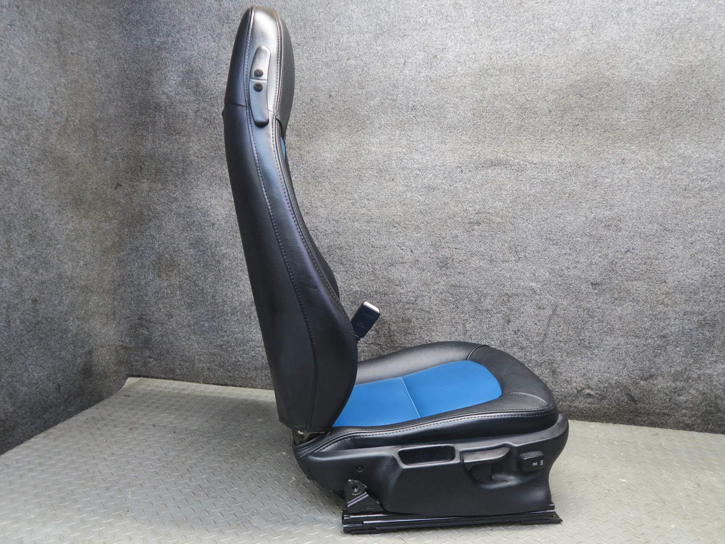 01-02 BMW E36/7 Z3 Front Right & Left Side Heated Leather Seat Set of 2 OEM