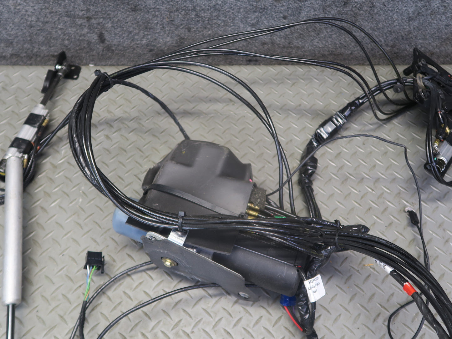 03-06 Chevrolet SSR Convertible TOP Pump w Hydraulic Lines Cylinders Set OEM