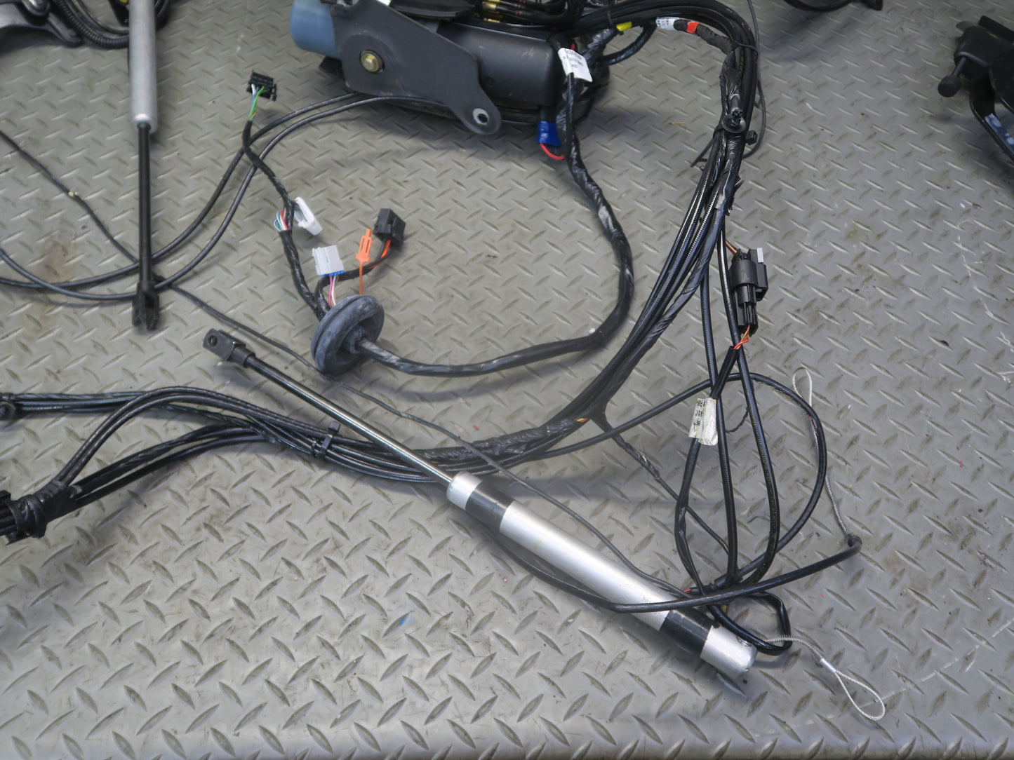 03-06 Chevrolet SSR Convertible TOP Pump w Hydraulic Lines Cylinders Set OEM