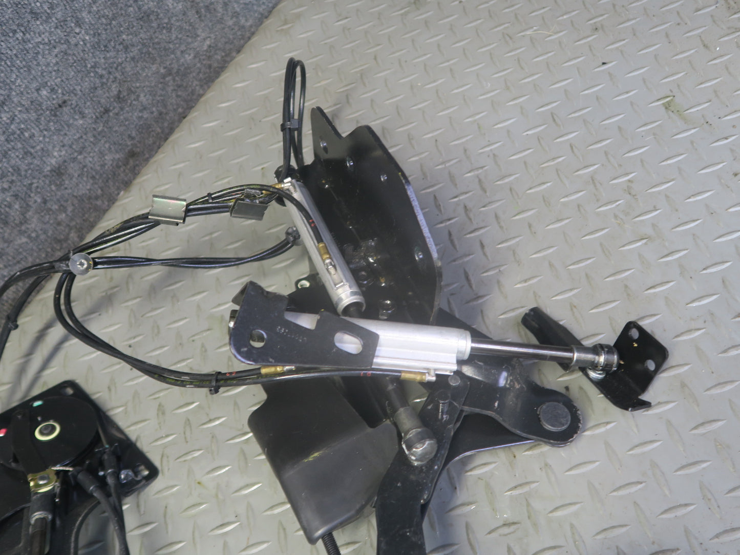 03-06 Chevrolet SSR Convertible TOP Pump w Hydraulic Lines Cylinders Set OEM