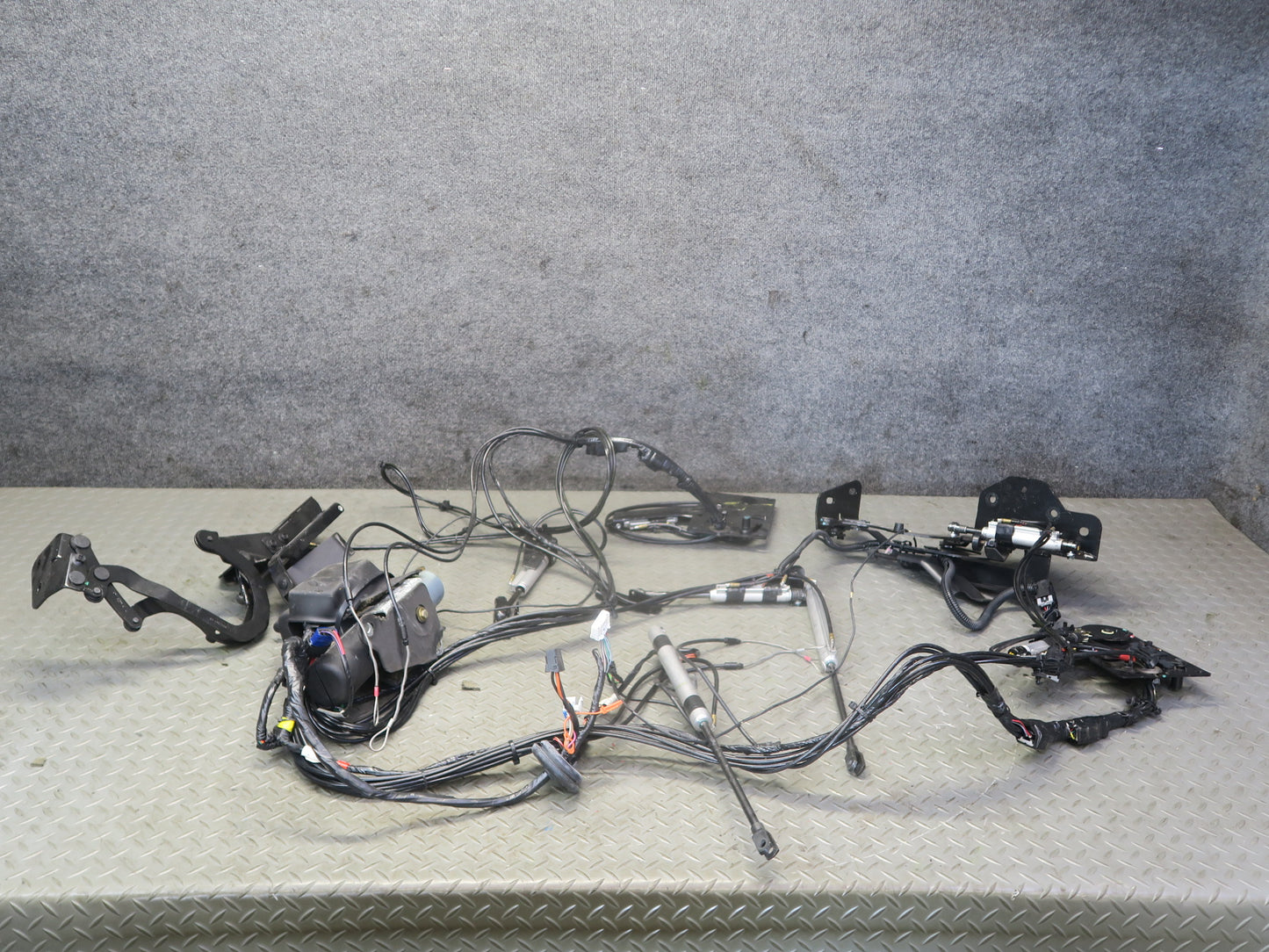 03-06 Chevrolet SSR Convertible TOP Pump w Hydraulic Lines Cylinders Set OEM