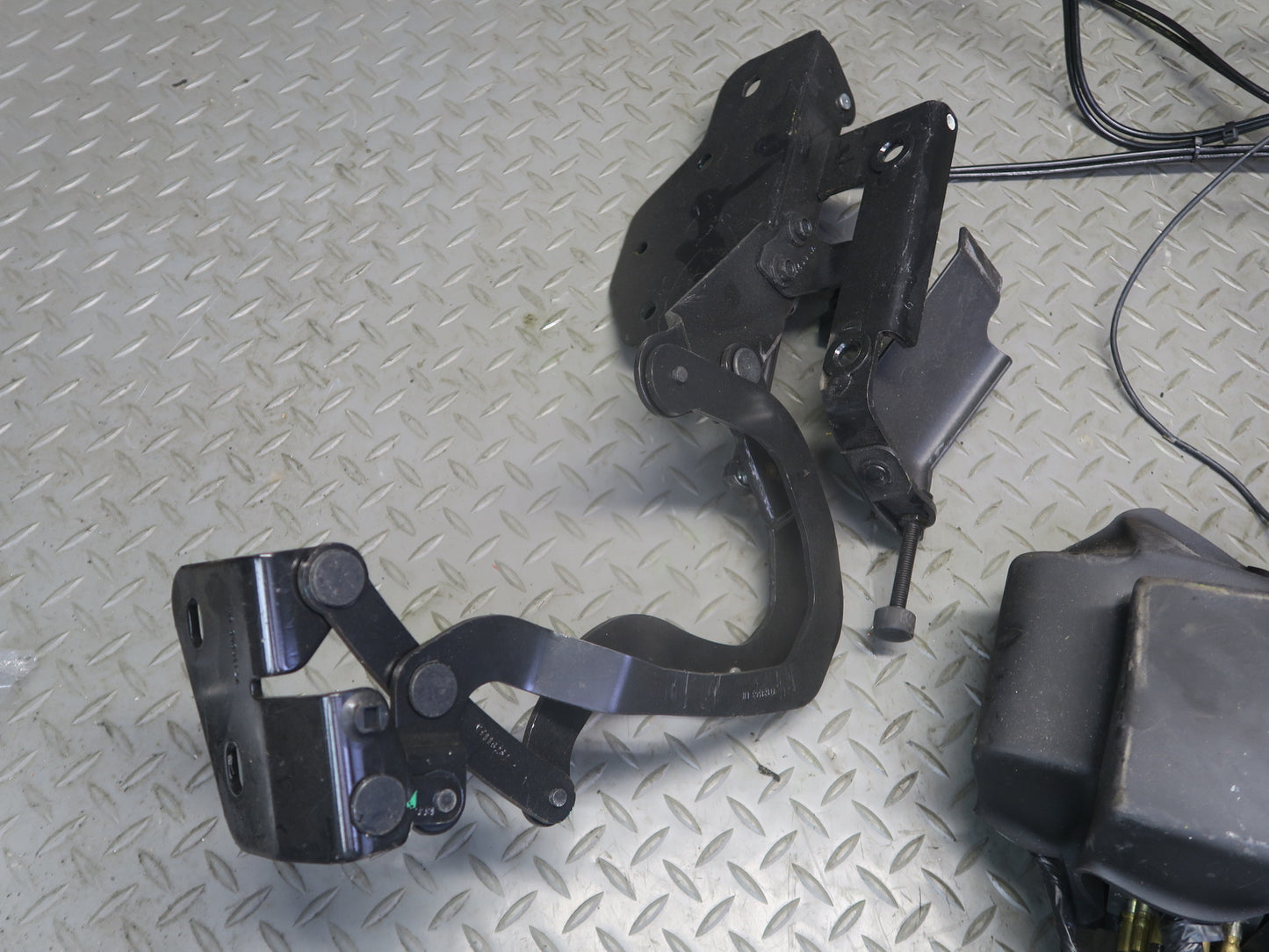 03-06 Chevrolet SSR Convertible TOP Pump w Hydraulic Lines Cylinders Set OEM