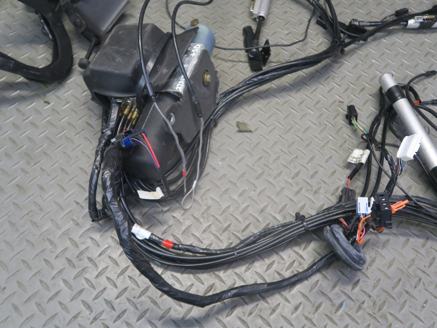 03-06 Chevrolet SSR Convertible TOP Pump w Hydraulic Lines Cylinders Set OEM
