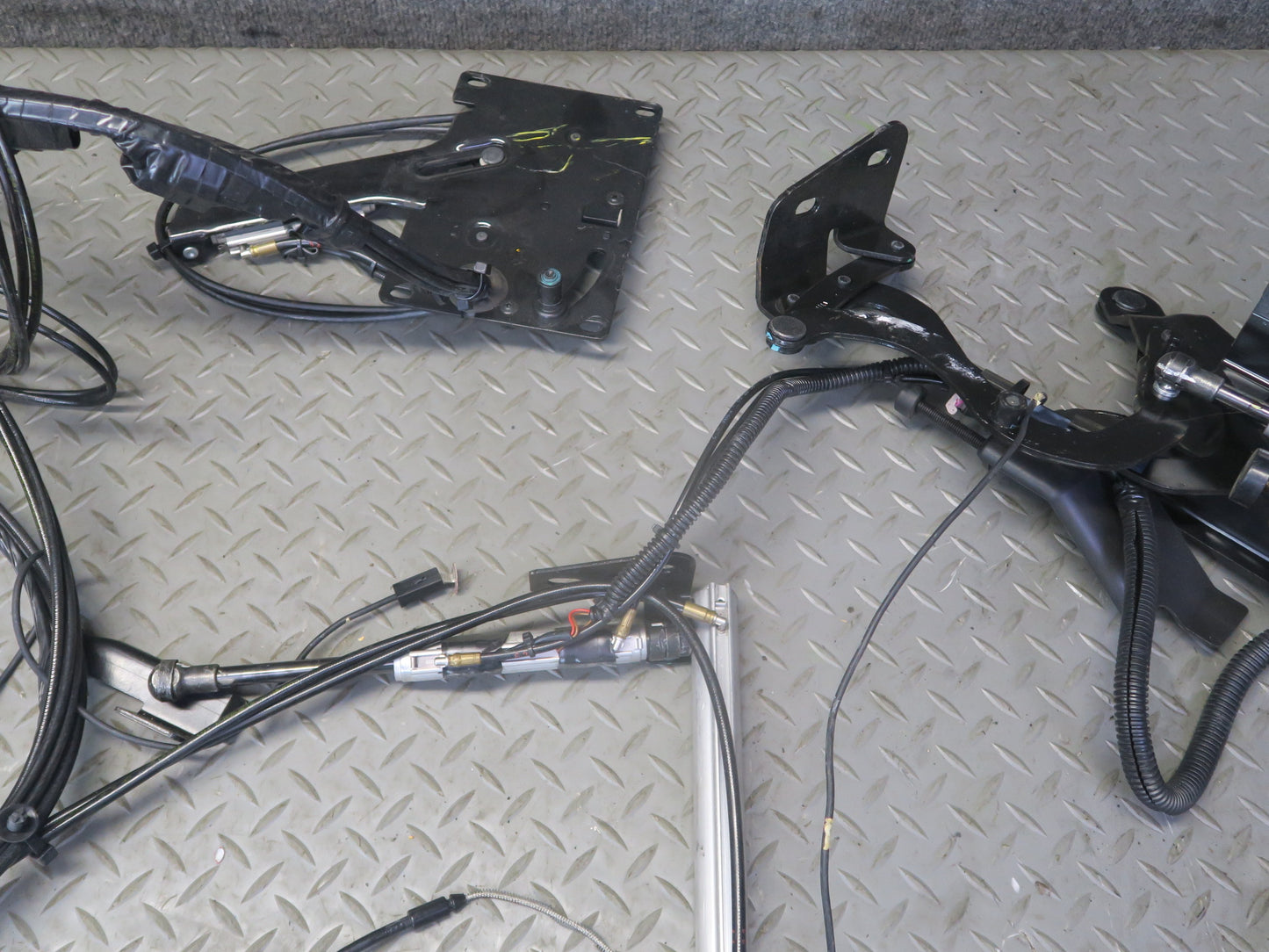 03-06 Chevrolet SSR Convertible TOP Pump w Hydraulic Lines Cylinders Set OEM