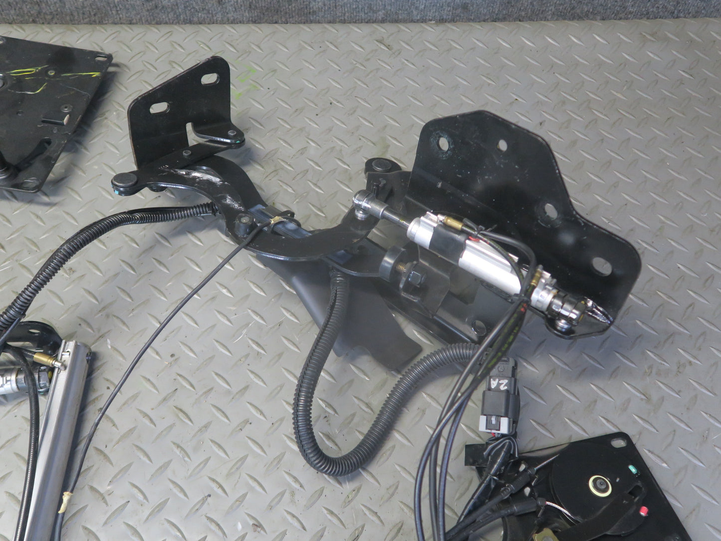 03-06 Chevrolet SSR Convertible TOP Pump w Hydraulic Lines Cylinders Set OEM