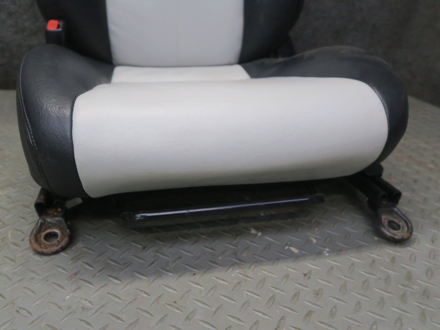 00-02 Toyota MR2 Spyder ZZW30L Set of 2 Front Left & Right Leather Seat OEM