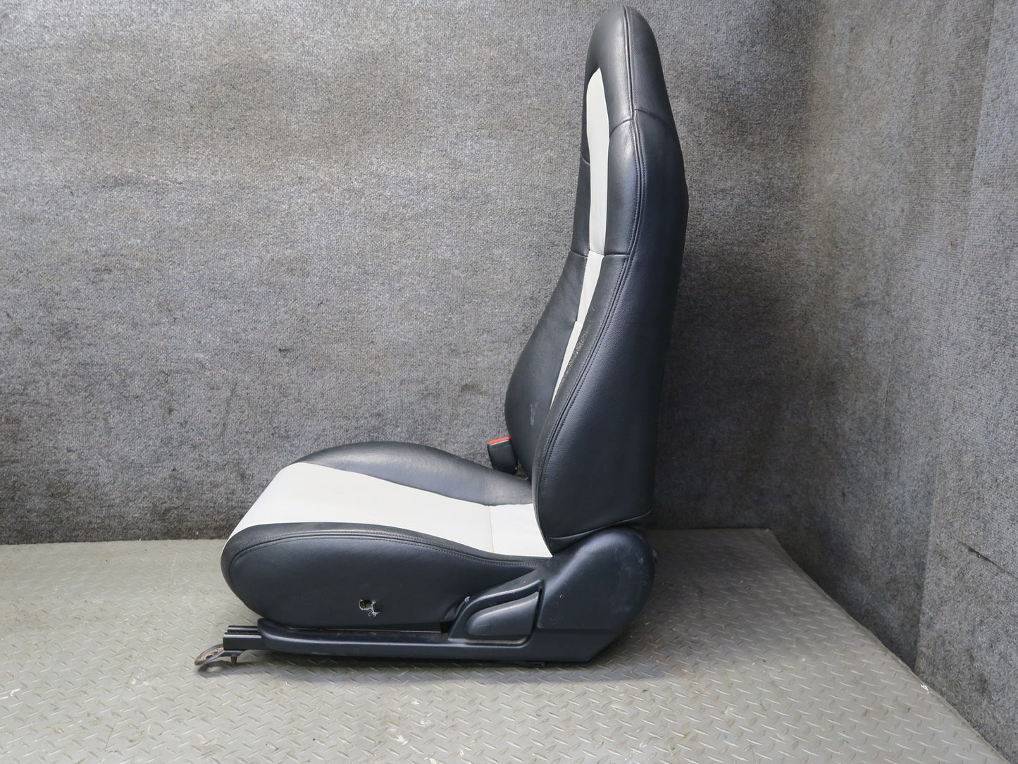 00-02 Toyota MR2 Spyder ZZW30L Set of 2 Front Left & Right Leather Seat OEM