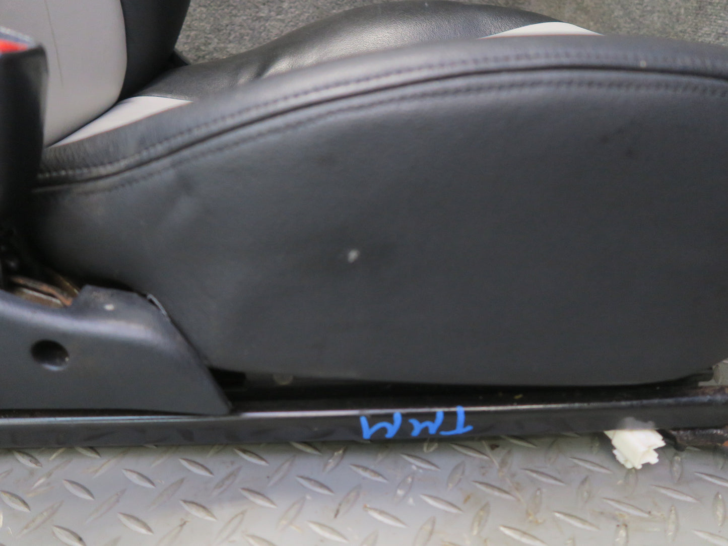 00-02 Toyota MR2 Spyder ZZW30L Set of 2 Front Left & Right Leather Seat OEM