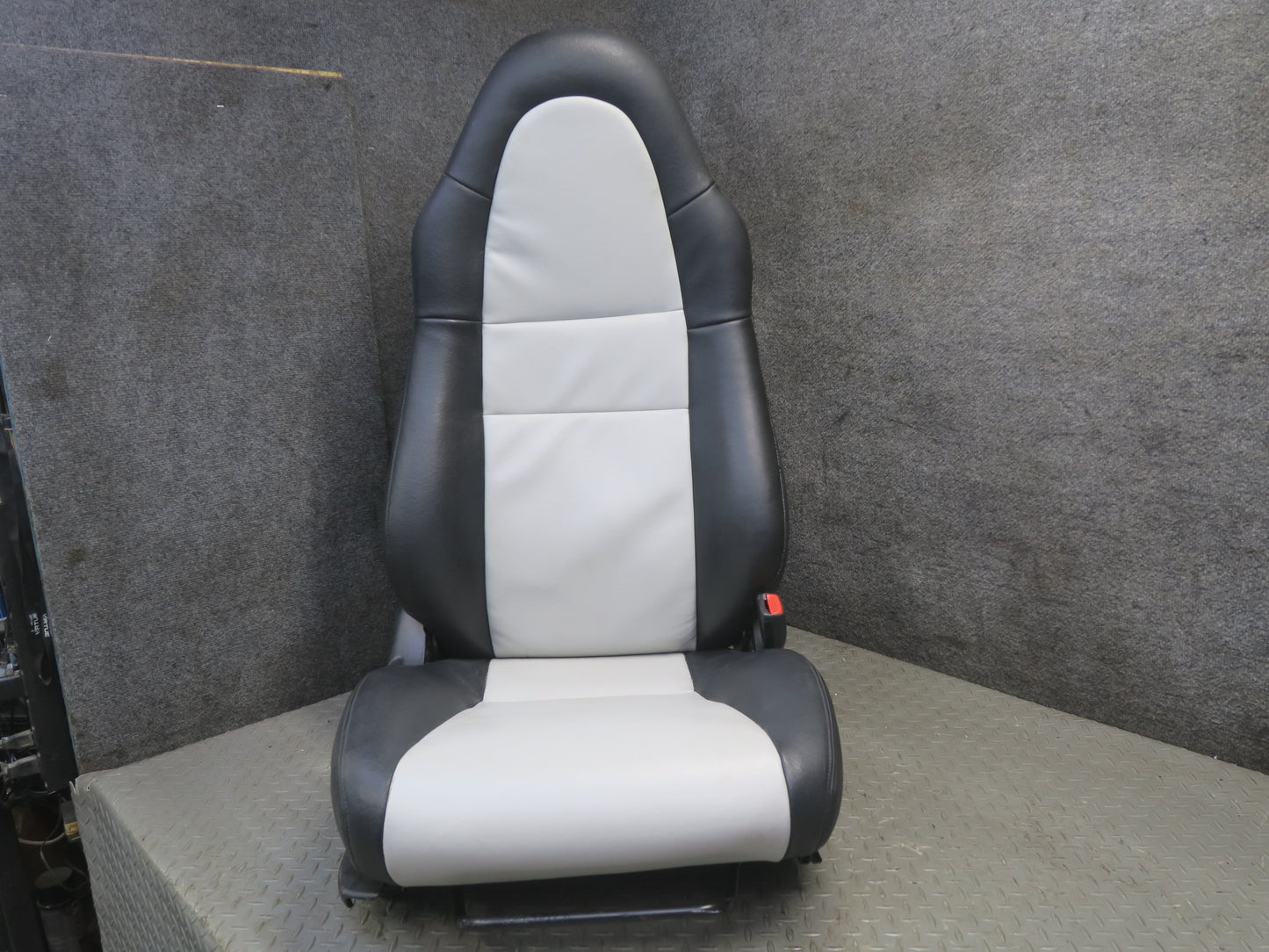 00-02 Toyota MR2 Spyder ZZW30L Set of 2 Front Left & Right Leather Seat OEM