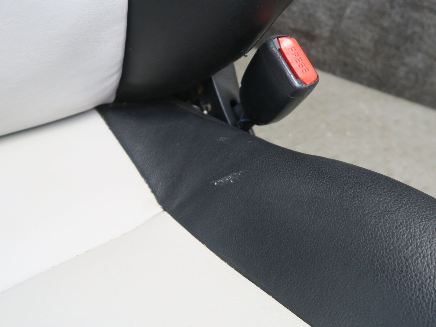 00-02 Toyota MR2 Spyder ZZW30L Set of 2 Front Left & Right Leather Seat OEM