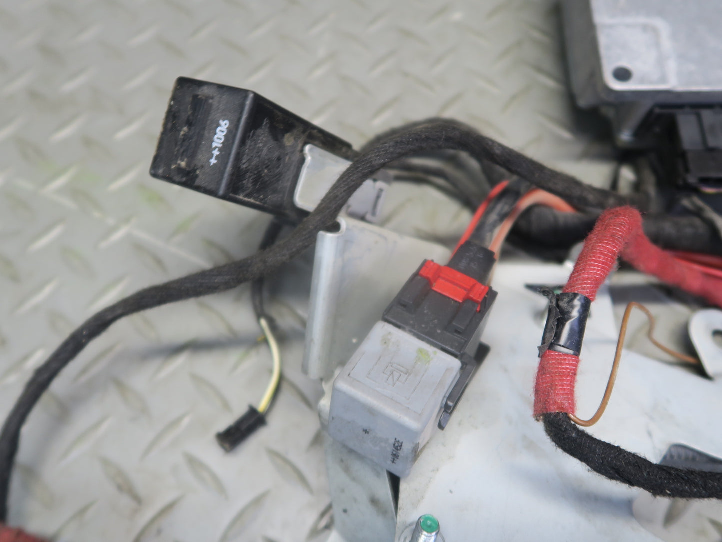 03-12 Mercedes R230 Sl-class Battery Stabilization Control Module w Wiring OEM