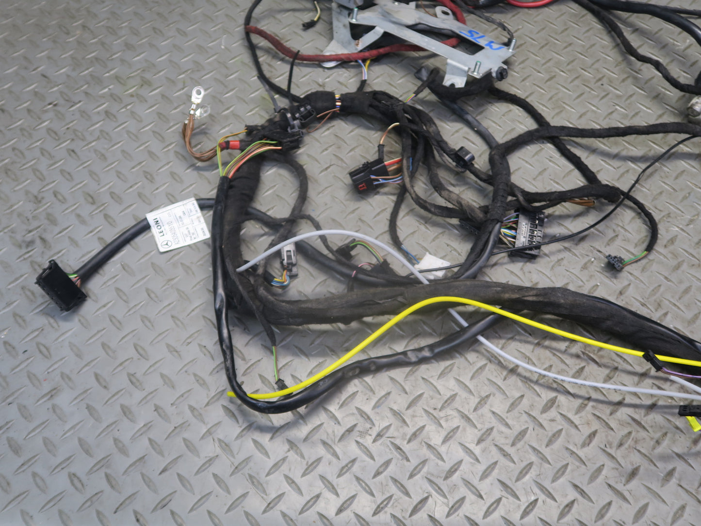 03-12 Mercedes R230 Sl-class Battery Stabilization Control Module w Wiring OEM
