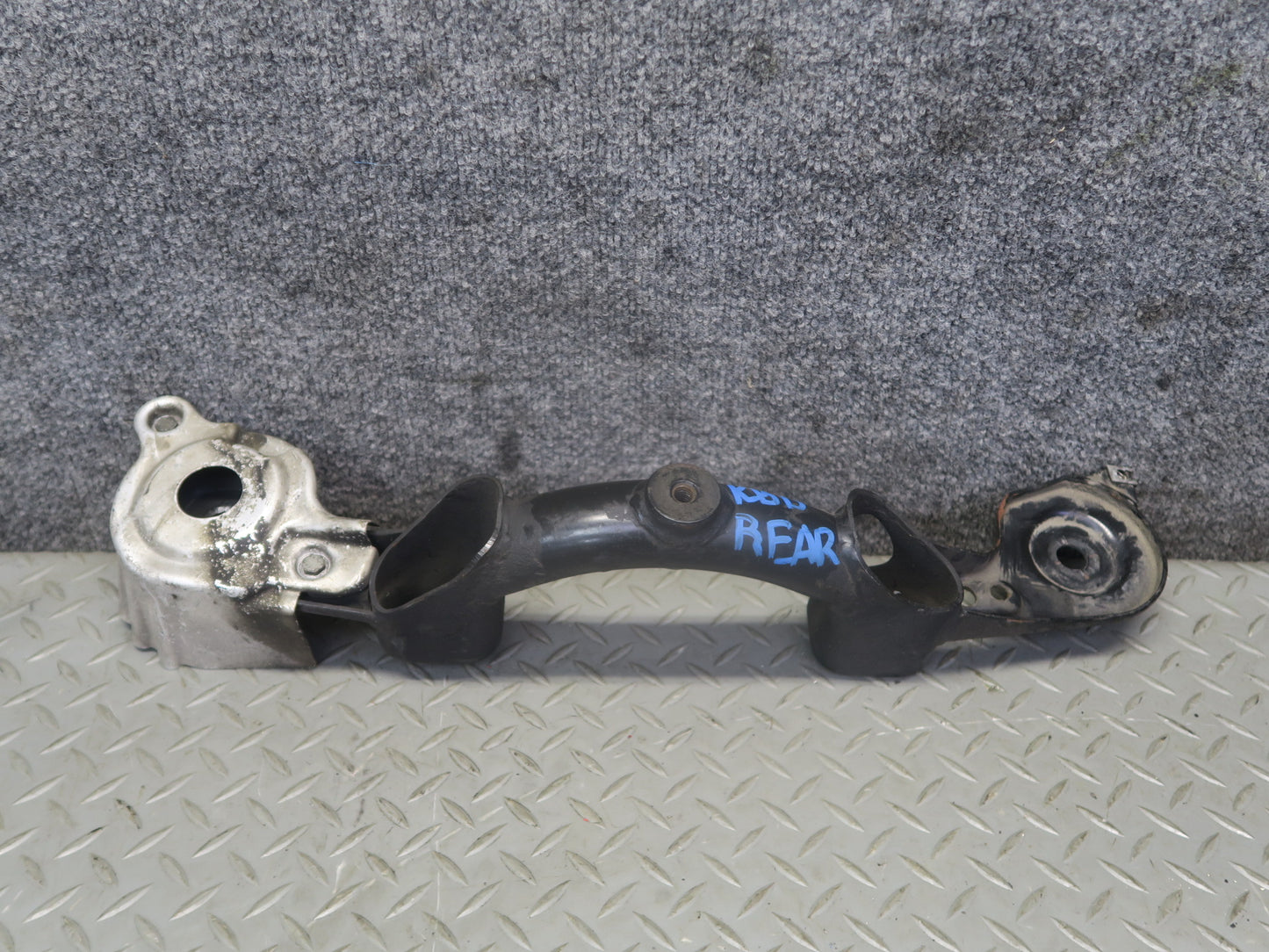 2001-2006 BMW E46 M3 Rear Axle Differential Carrier Crossmember Support Bracket