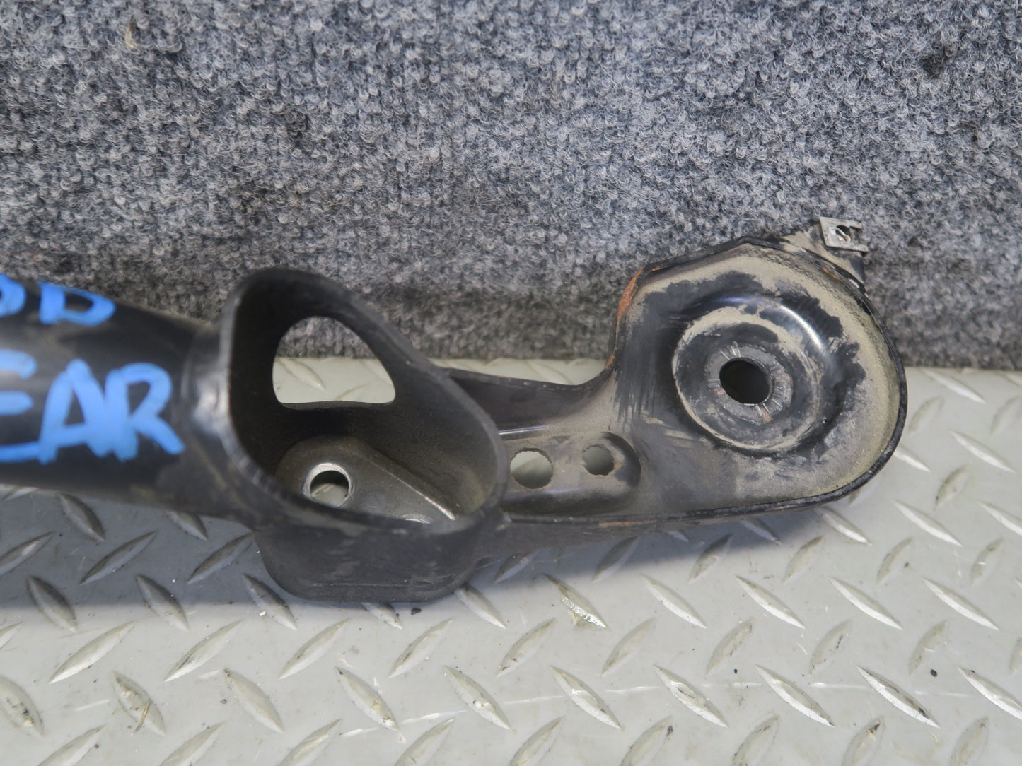 2001-2006 BMW E46 M3 Rear Axle Differential Carrier Crossmember Support Bracket