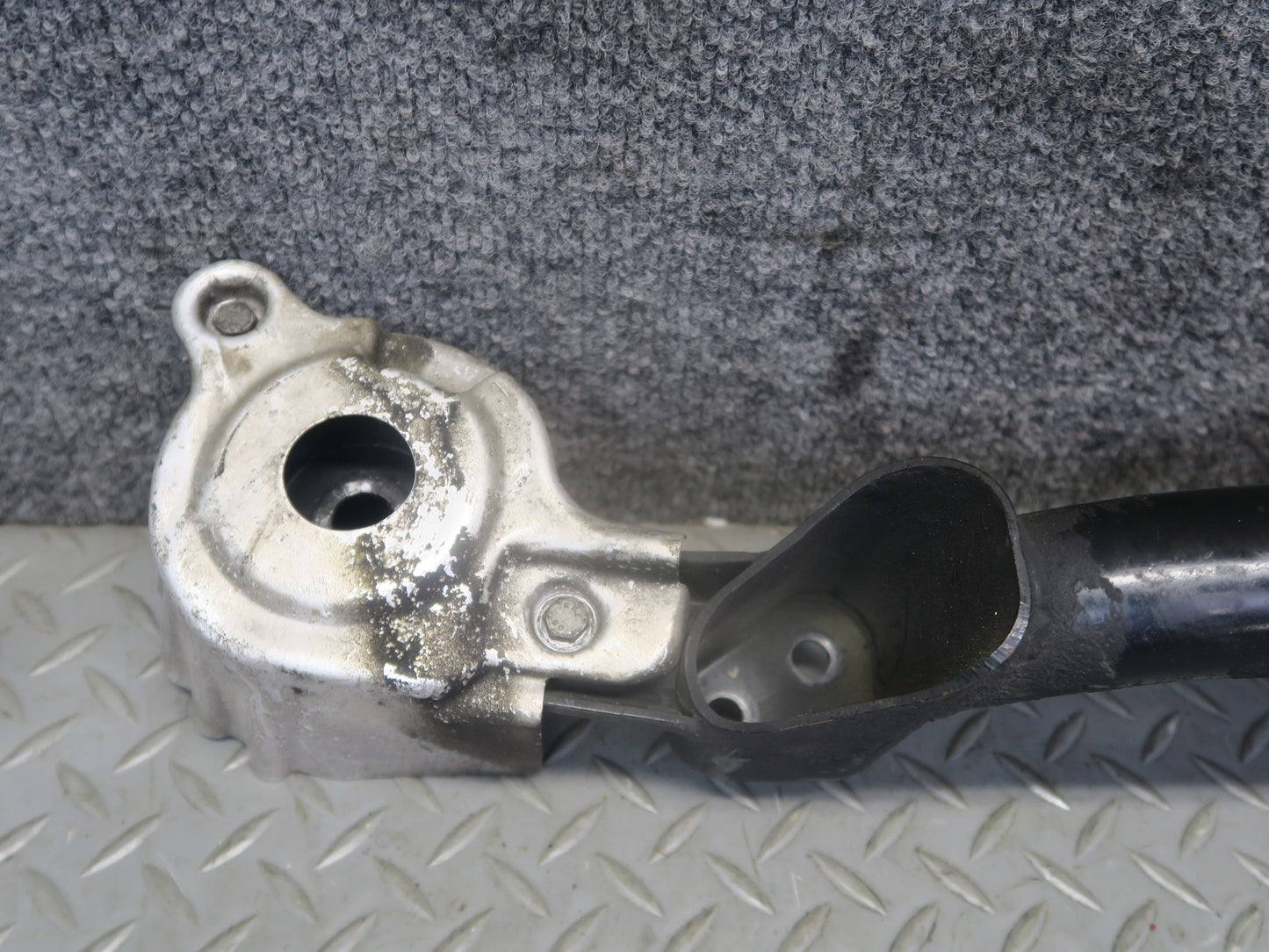 2001-2006 BMW E46 M3 Rear Axle Differential Carrier Crossmember Support Bracket