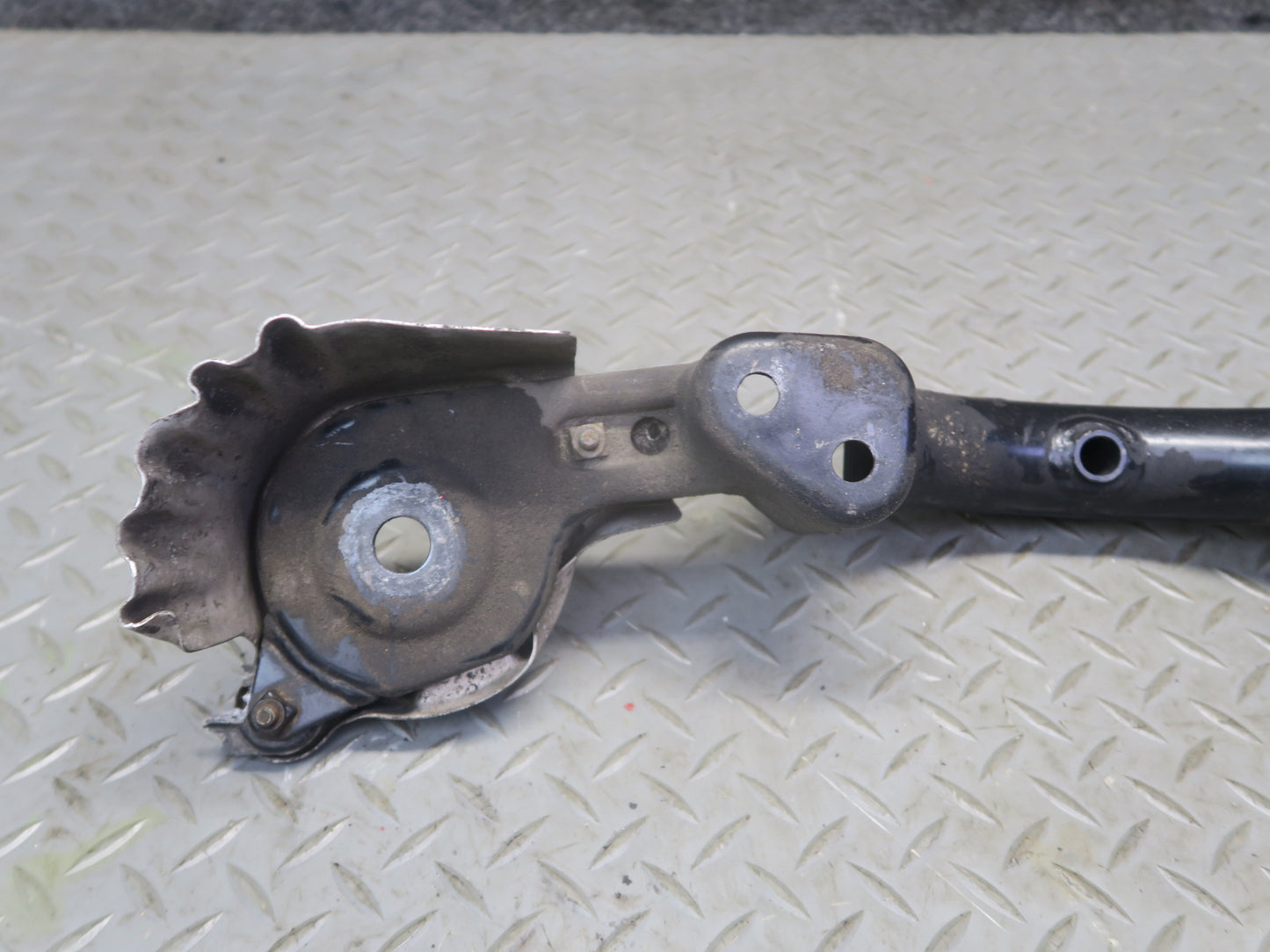2001-2006 BMW E46 M3 Rear Axle Differential Carrier Crossmember Support Bracket