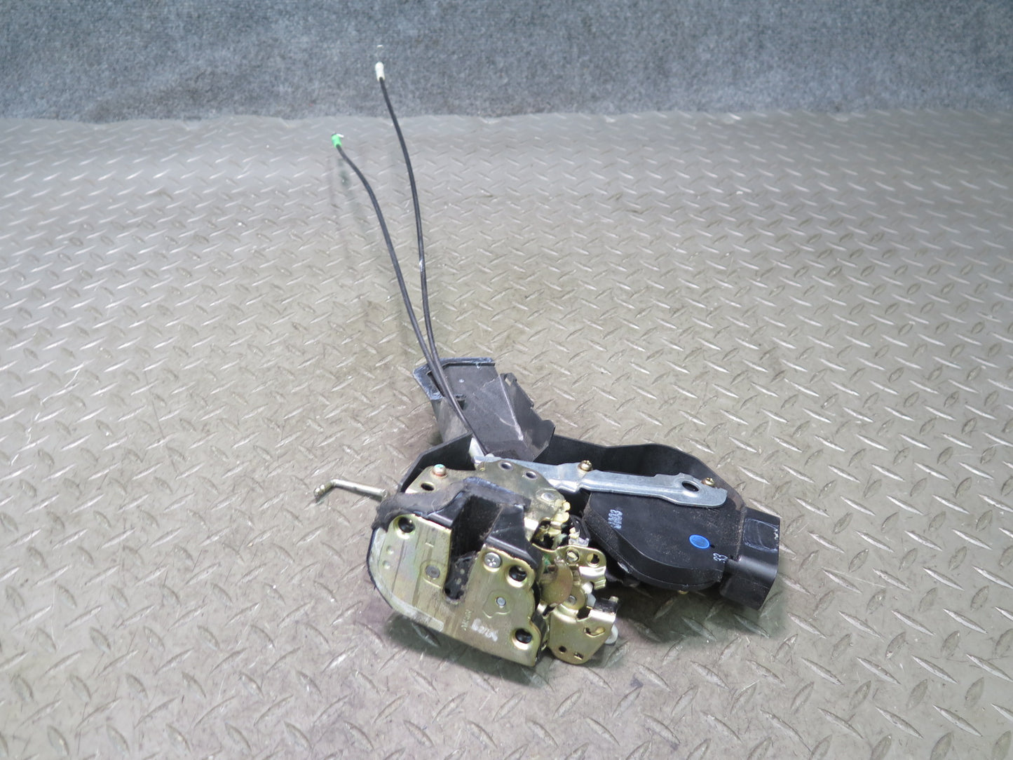 00-05 Toyota MR2 Spyder ZZW30L Left Door Lock Latch Actuator OEM