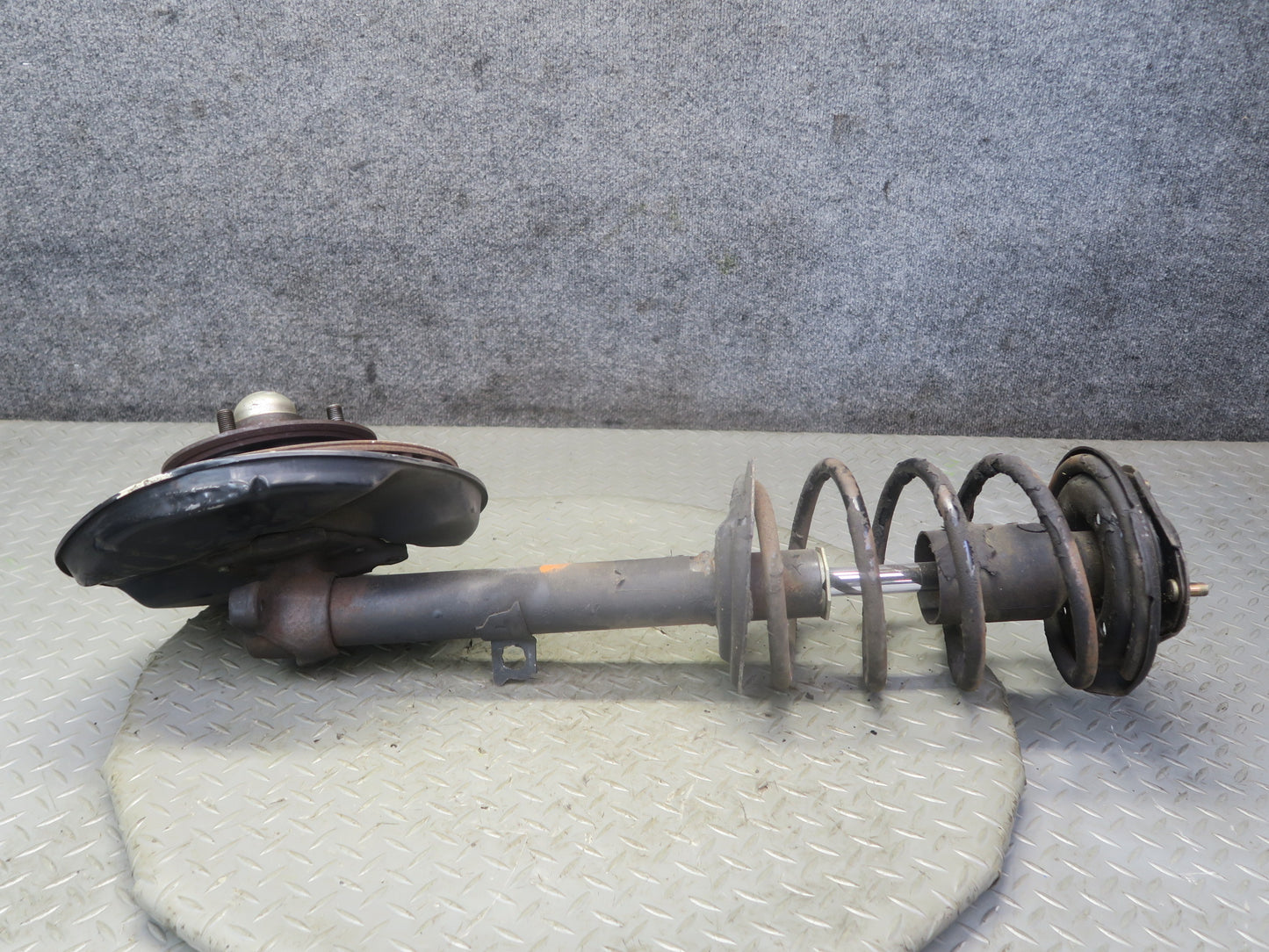 84-88 Toyota Cressida MX73 Front Left Spindle Knuckle Wheel Hub Strut Rotor OEM