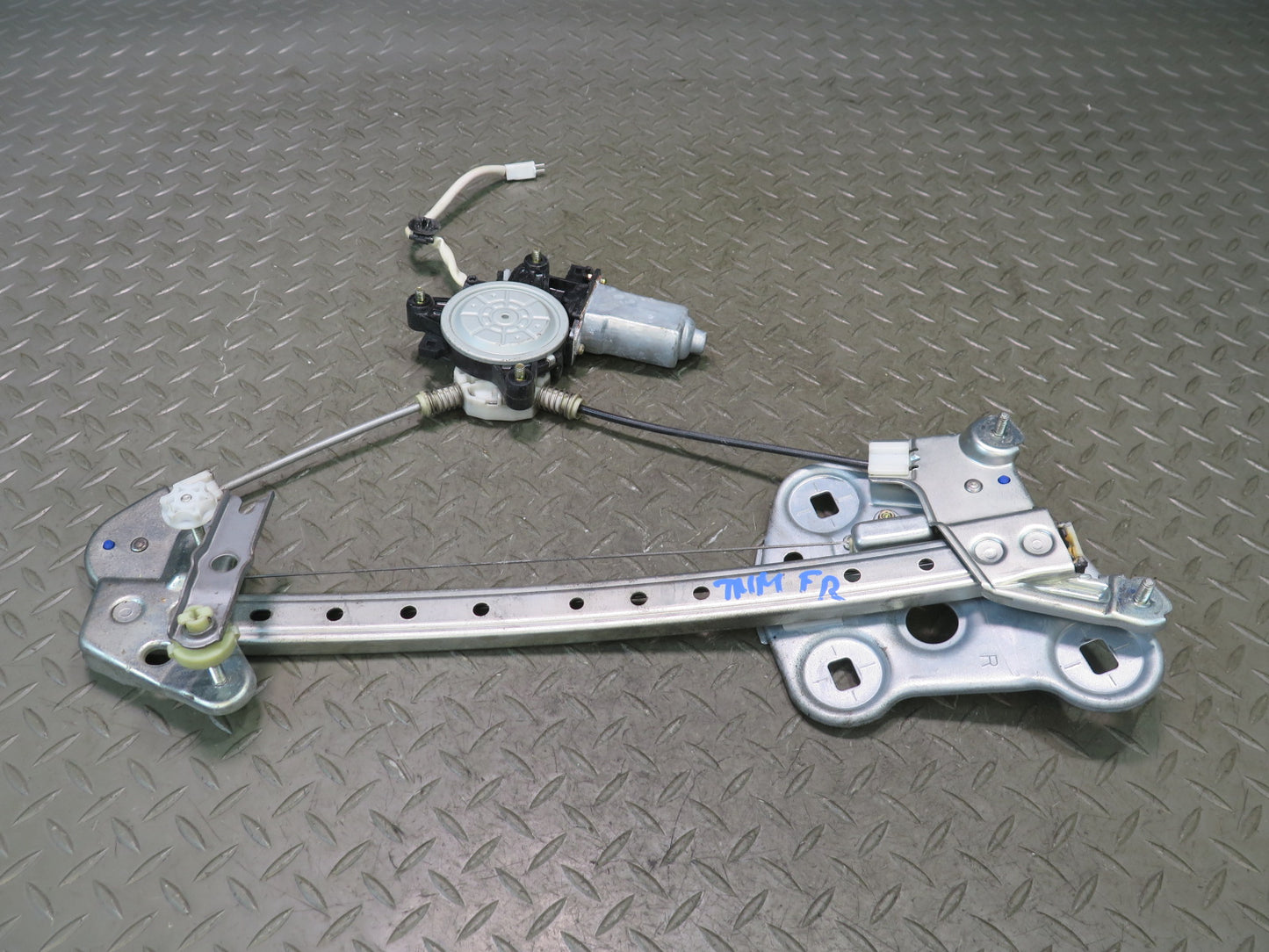 00-05 Toyota MR2 Spyder ZZW30L Right Door Window Regulator w Motor OEM