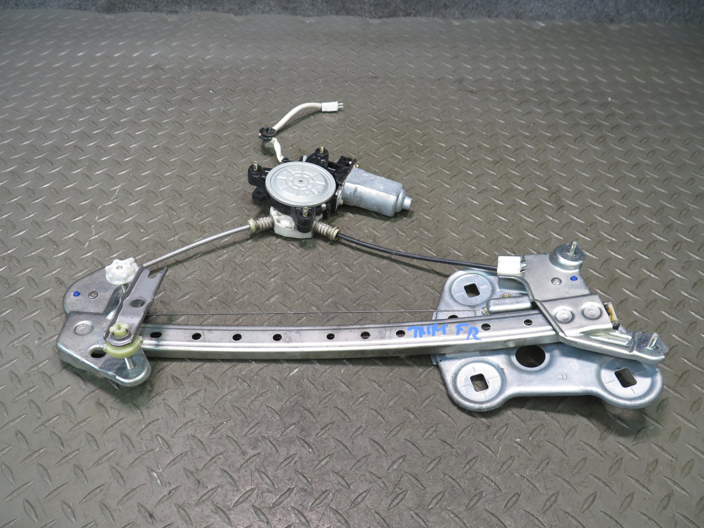 00-05 Toyota MR2 Spyder ZZW30L Right Door Window Regulator w Motor OEM