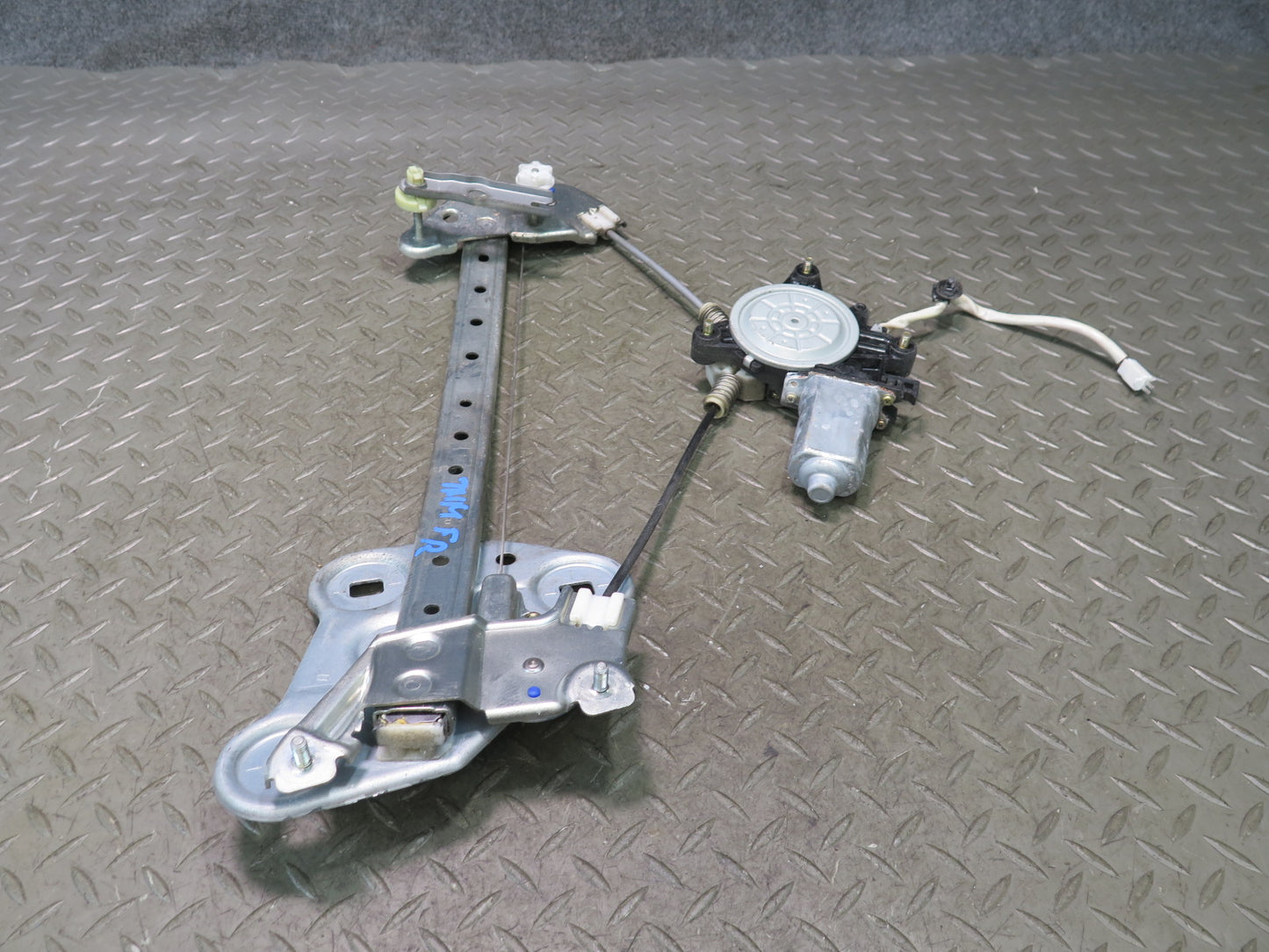 00-05 Toyota MR2 Spyder ZZW30L Right Door Window Regulator w Motor OEM