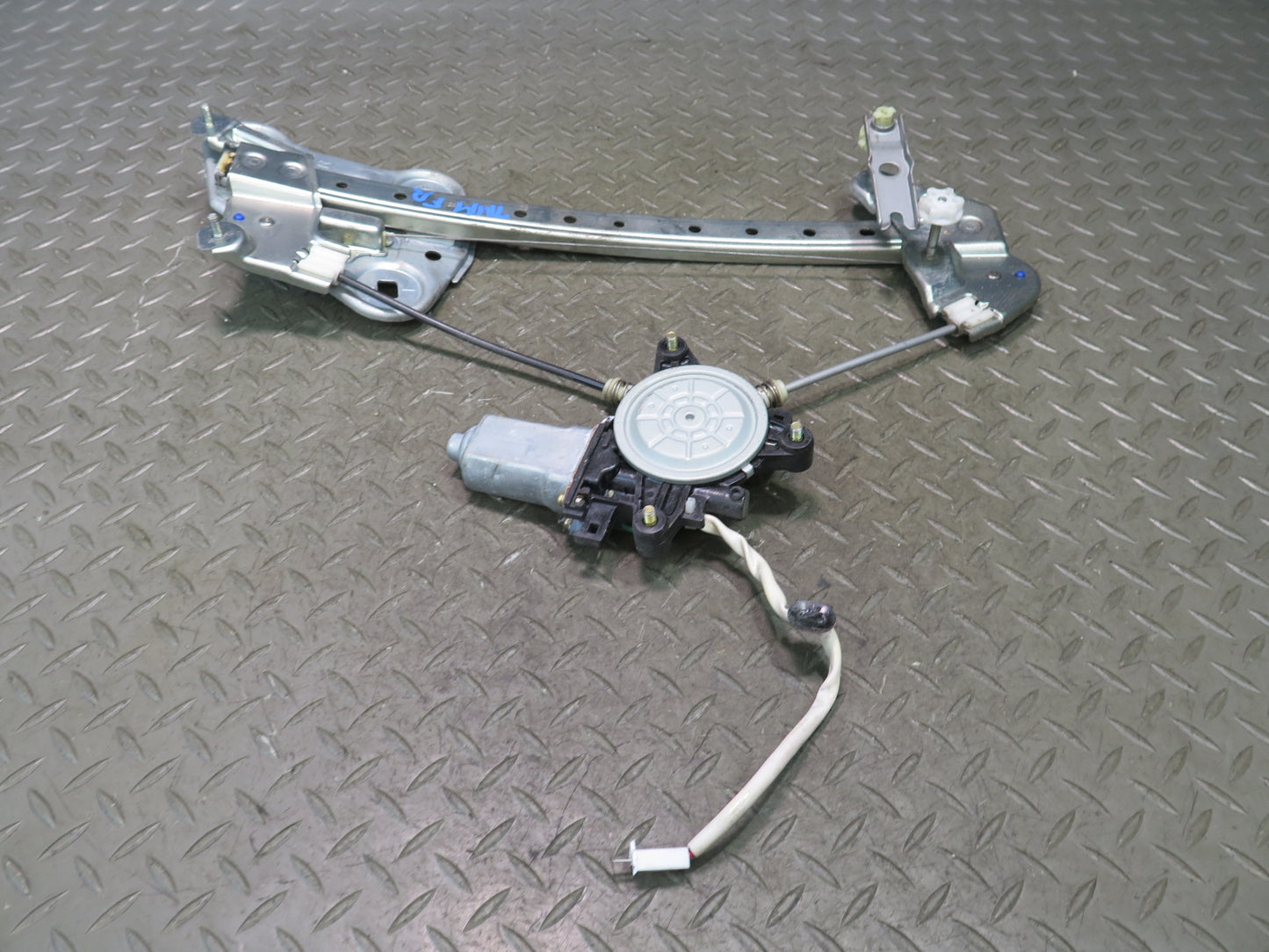 00-05 Toyota MR2 Spyder ZZW30L Right Door Window Regulator w Motor OEM