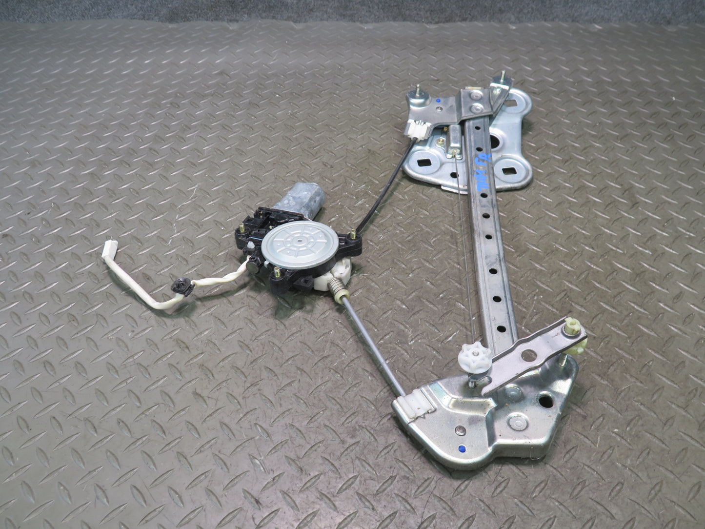 00-05 Toyota MR2 Spyder ZZW30L Right Door Window Regulator w Motor OEM
