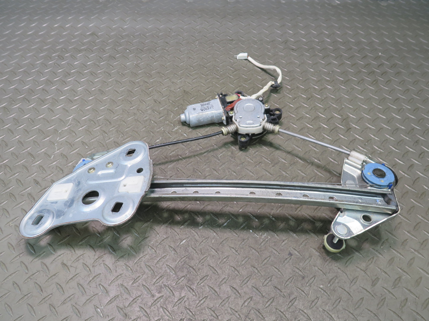 00-05 Toyota MR2 Spyder ZZW30L Right Door Window Regulator w Motor OEM