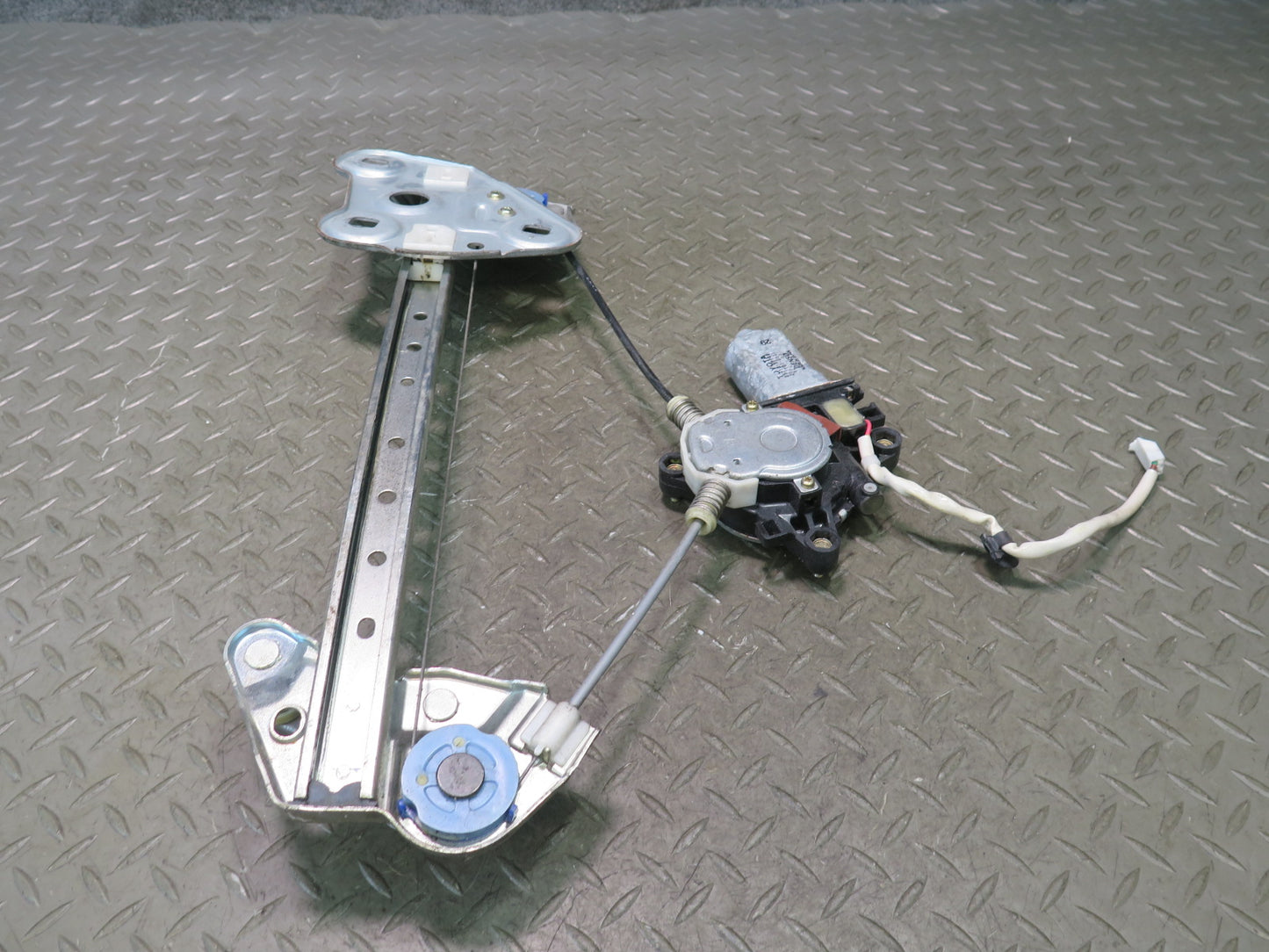 00-05 Toyota MR2 Spyder ZZW30L Right Door Window Regulator w Motor OEM