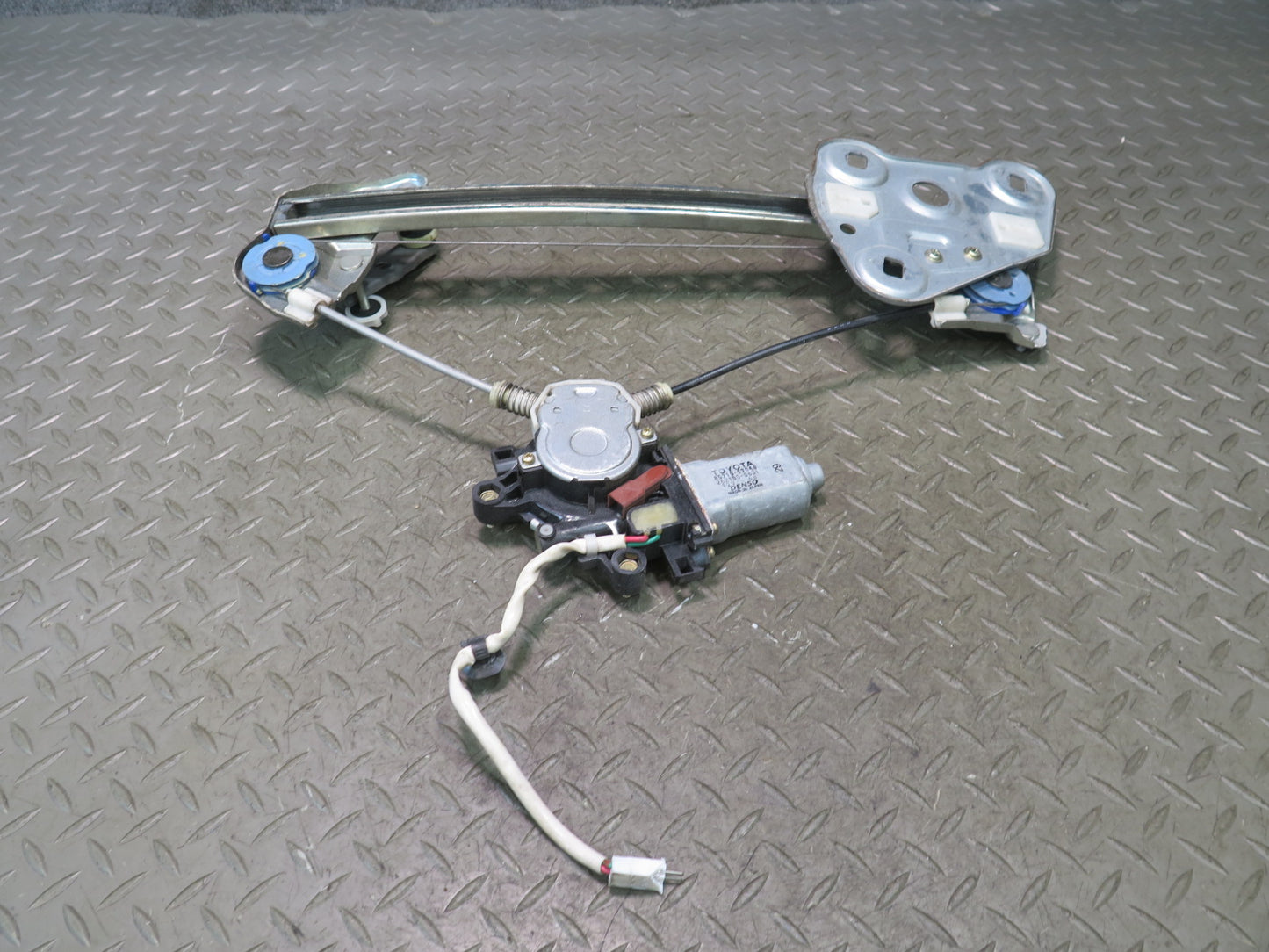 00-05 Toyota MR2 Spyder ZZW30L Right Door Window Regulator w Motor OEM