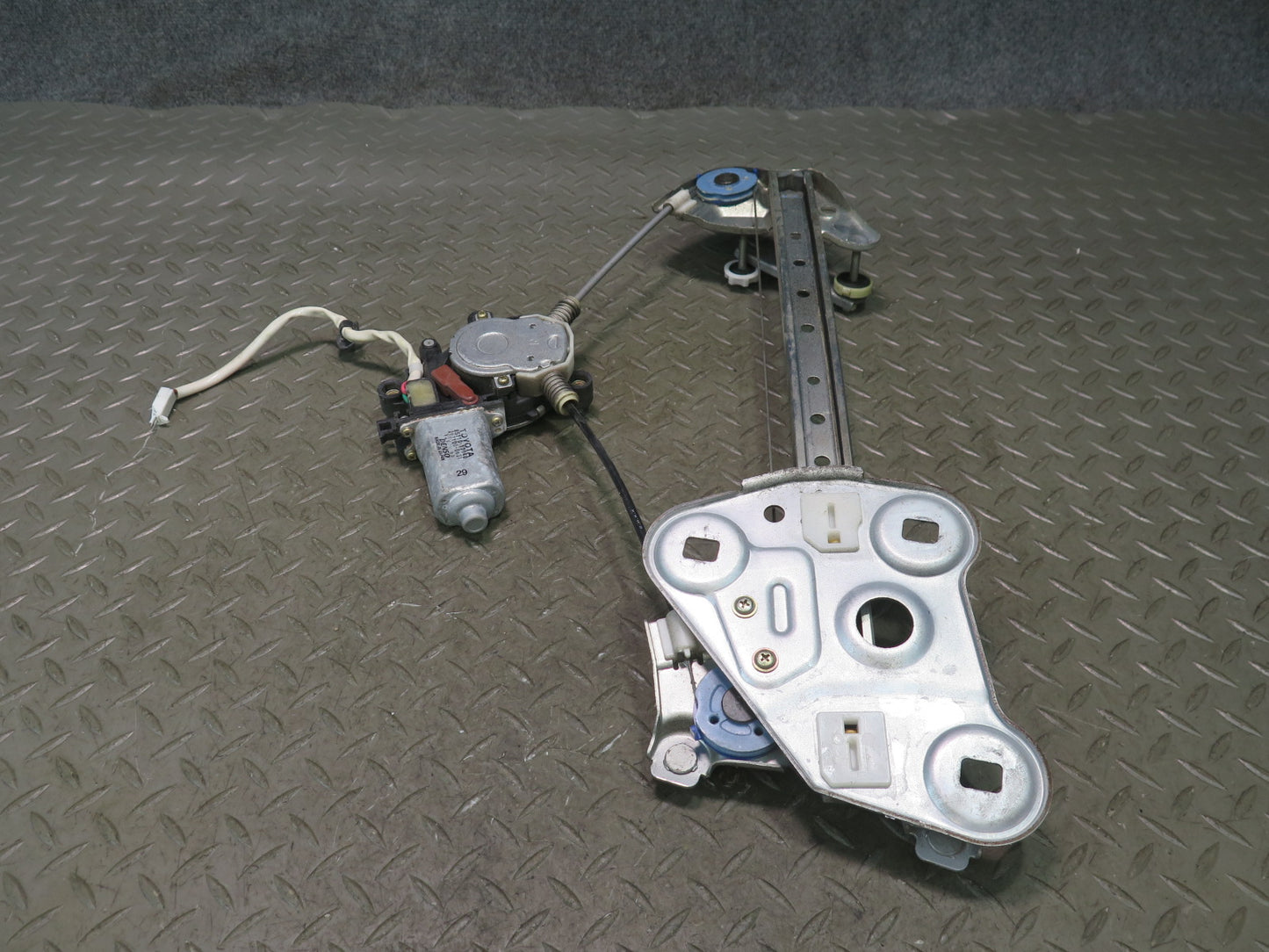 00-05 Toyota MR2 Spyder ZZW30L Right Door Window Regulator w Motor OEM