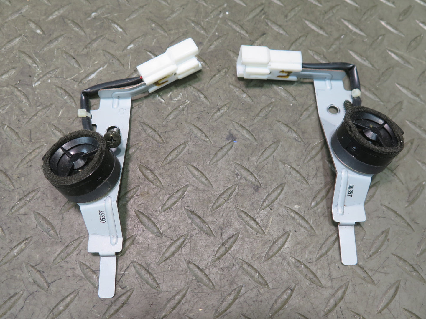00-05 Toyota MR2 Spyder ZZW30L Set of 2 Left & Right Door Speaker Tweeter OEM