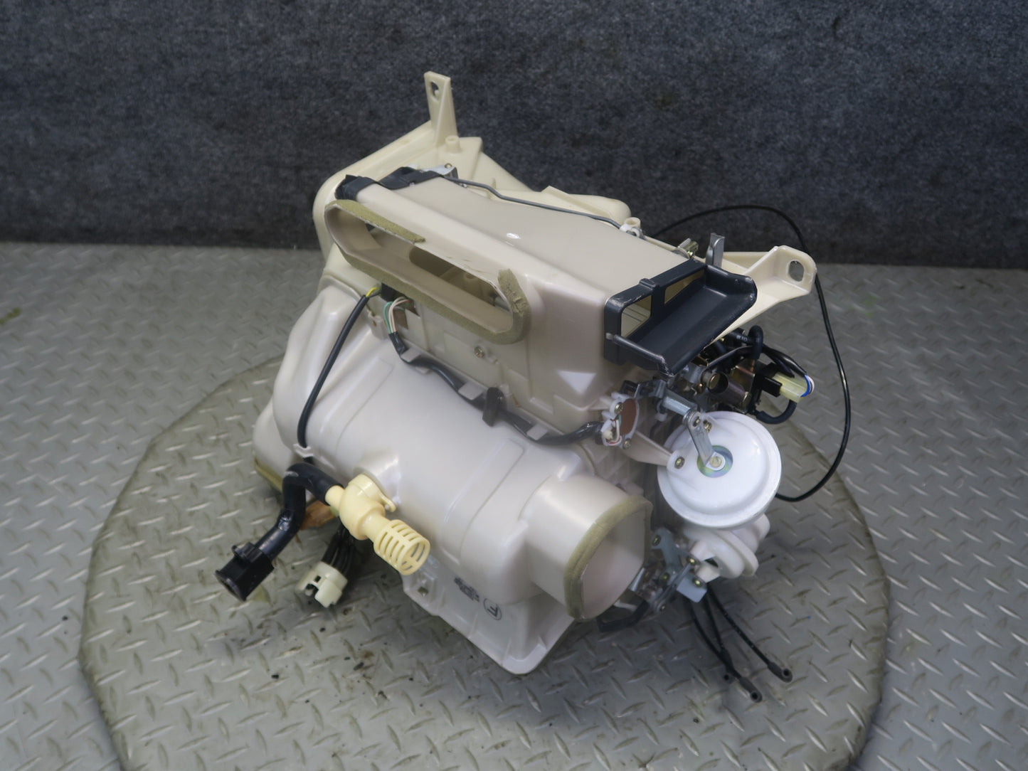 84-86 Toyota Cressida MX73 Hvac A/C Heater Core Climate Box Housing OEM