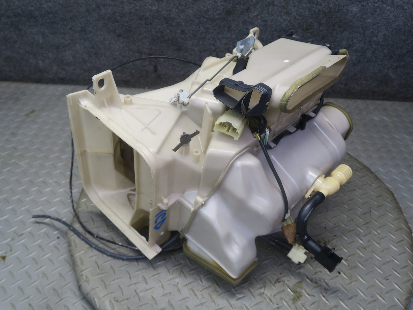 84-86 Toyota Cressida MX73 Hvac A/C Heater Core Climate Box Housing OEM
